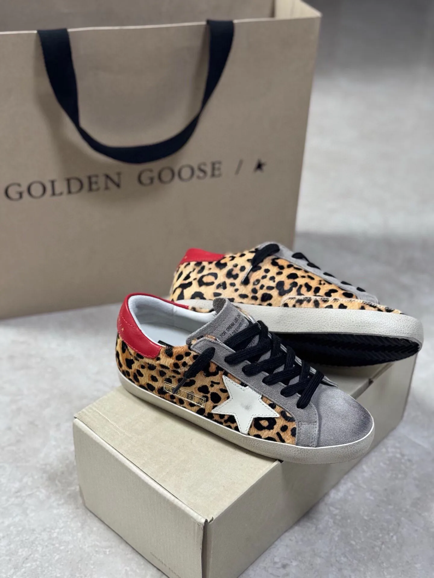Women's Sneakers GOLDEN GOOSE 18265606