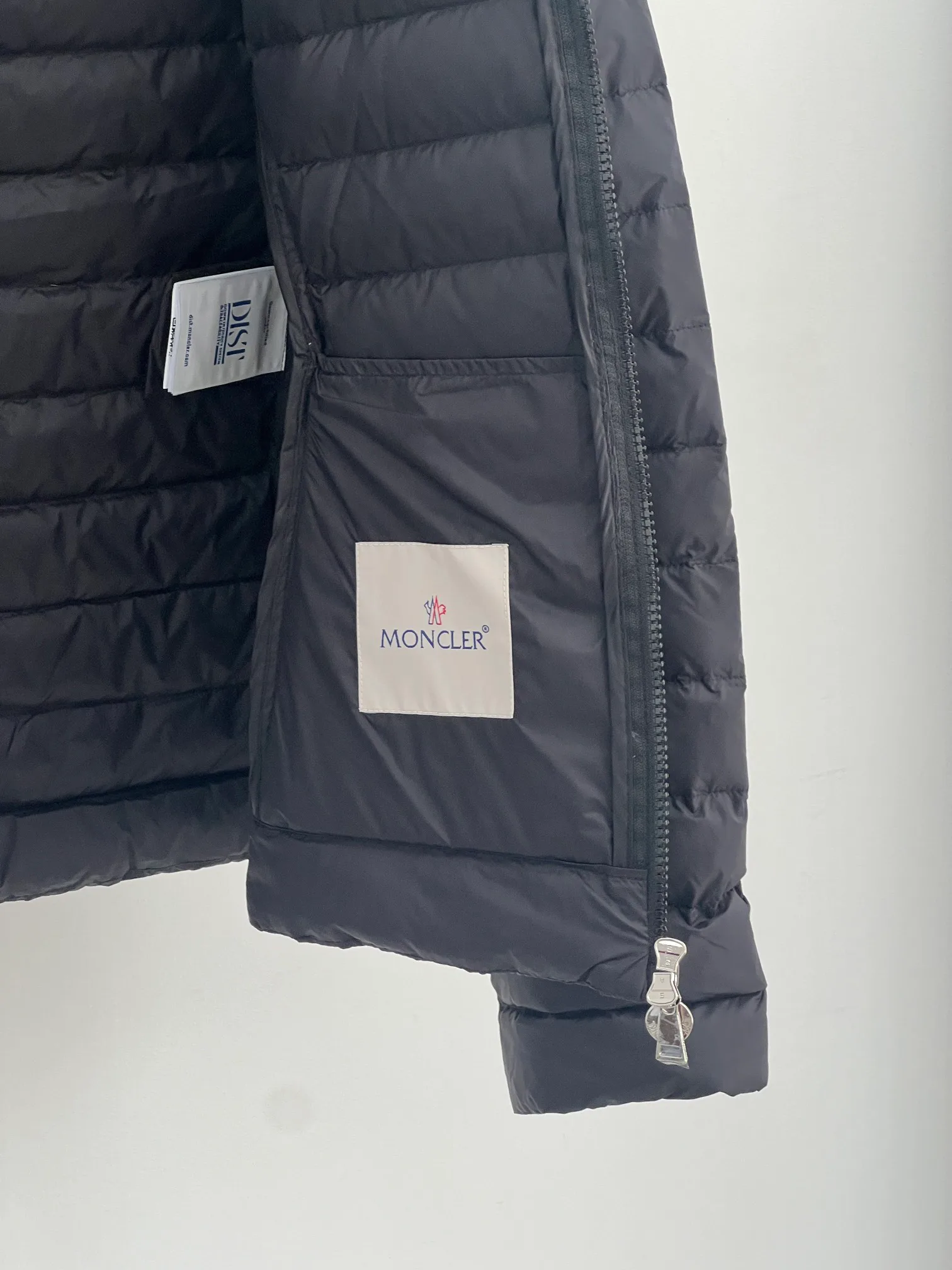 Women's Jackets And Down Jackets MONCLER 18416160