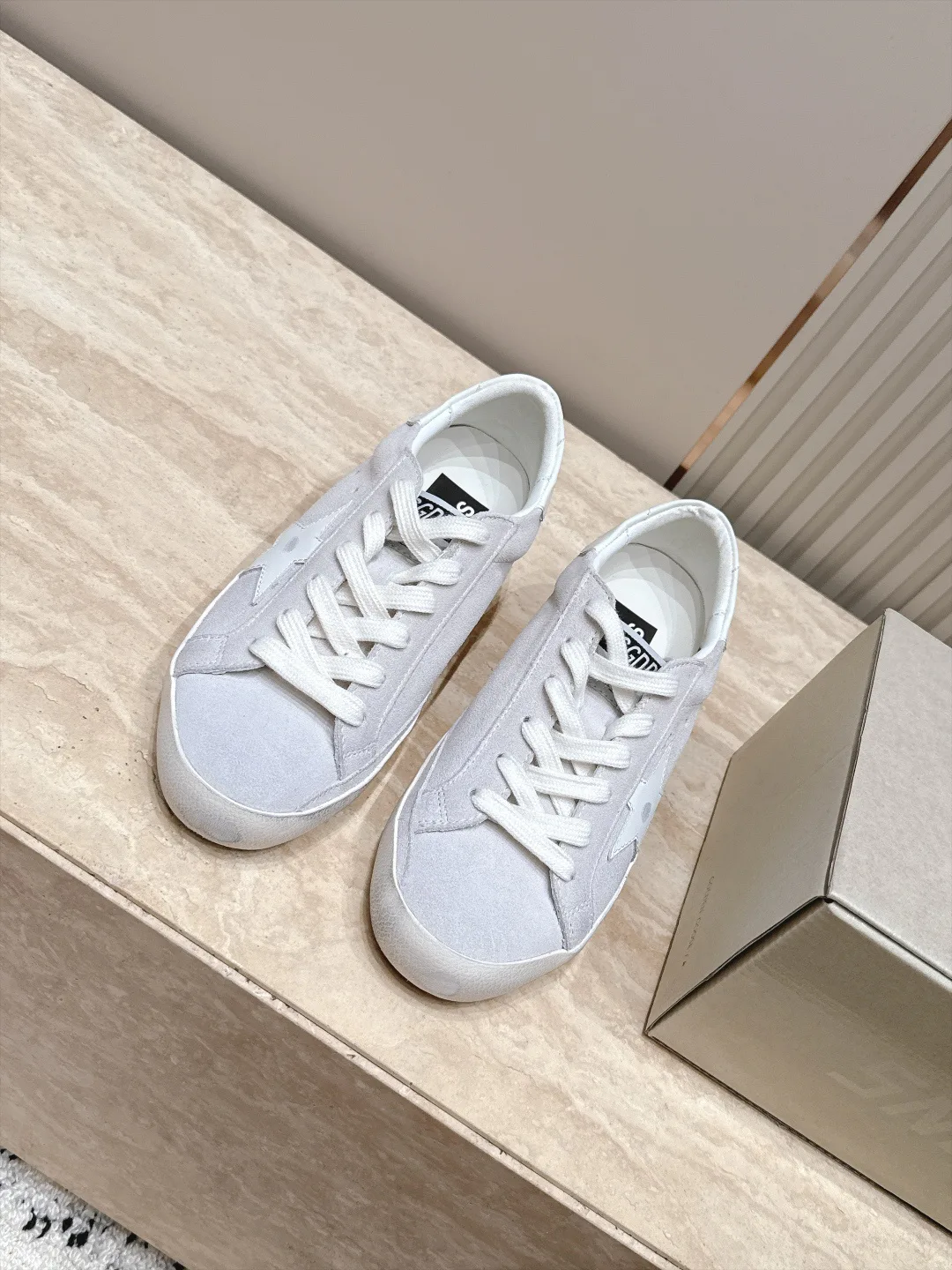 Women's Sneakers GOLDEN GOOSE 17963441