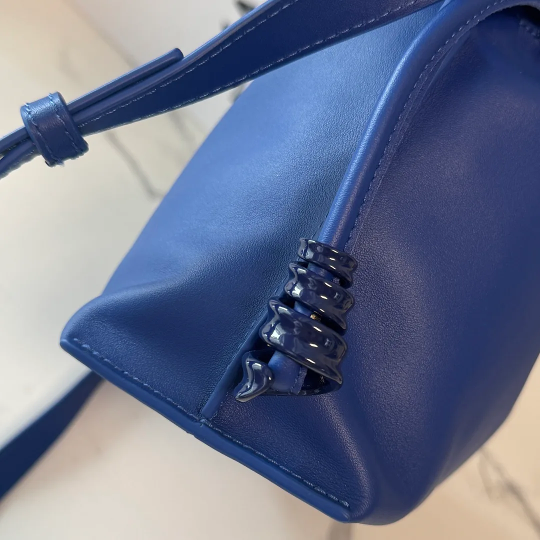 Women's Classic Handbags LOEWE 17937936