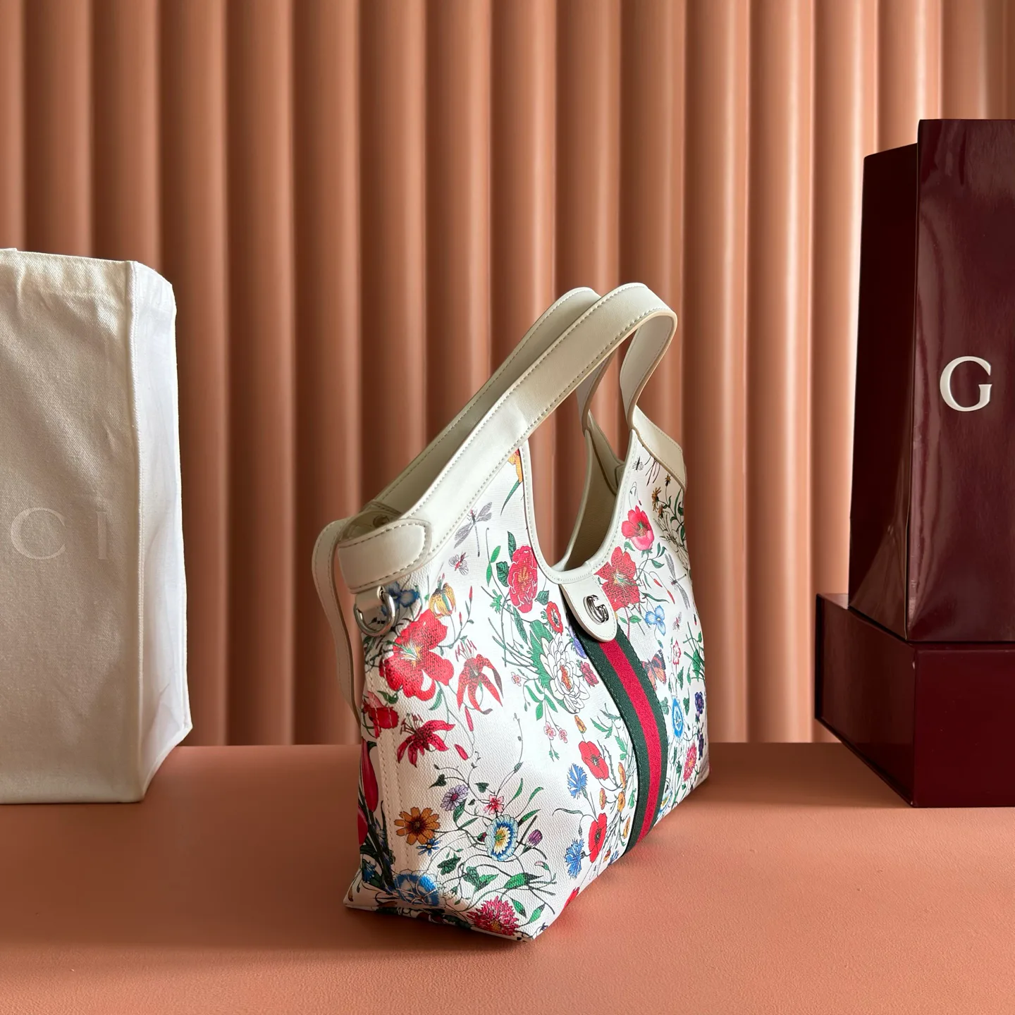 Women's Classic Handbags GUCCI 18148091