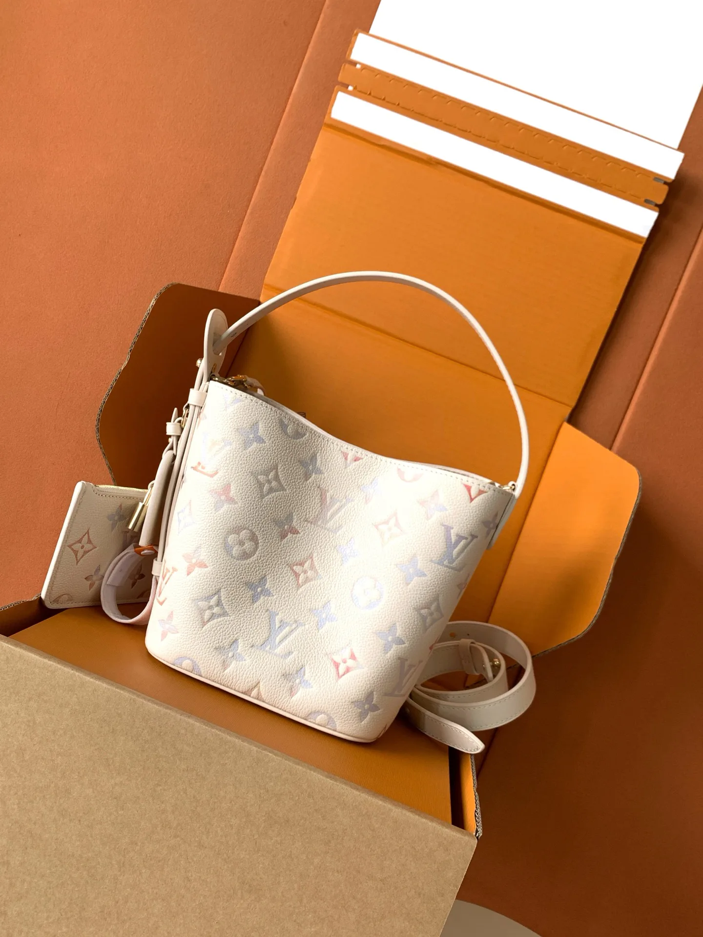 Women's Classic Handbags LOUIS VUITTON 18156570