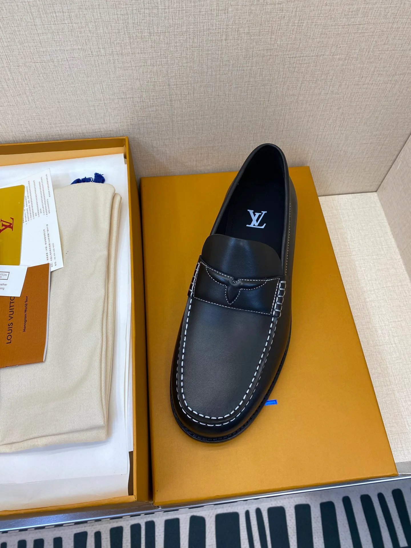 Men's Loafers And Dress Shoes LOUIS VUITTON 17971741