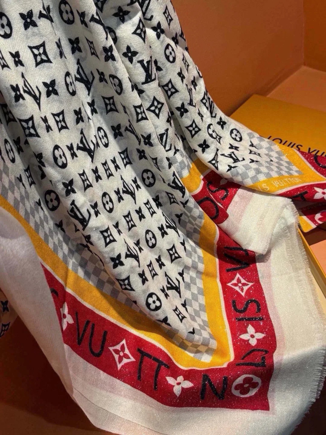 Scarves LOUIS VUITTON 17673184