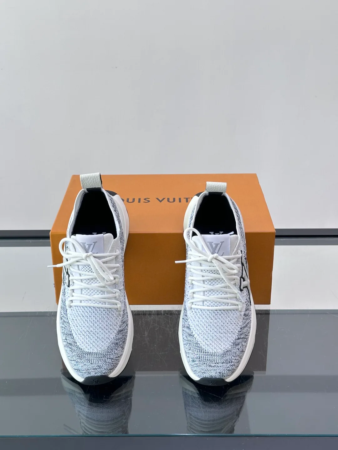 Men's Sneakers LOUIS VUITTON 18102387