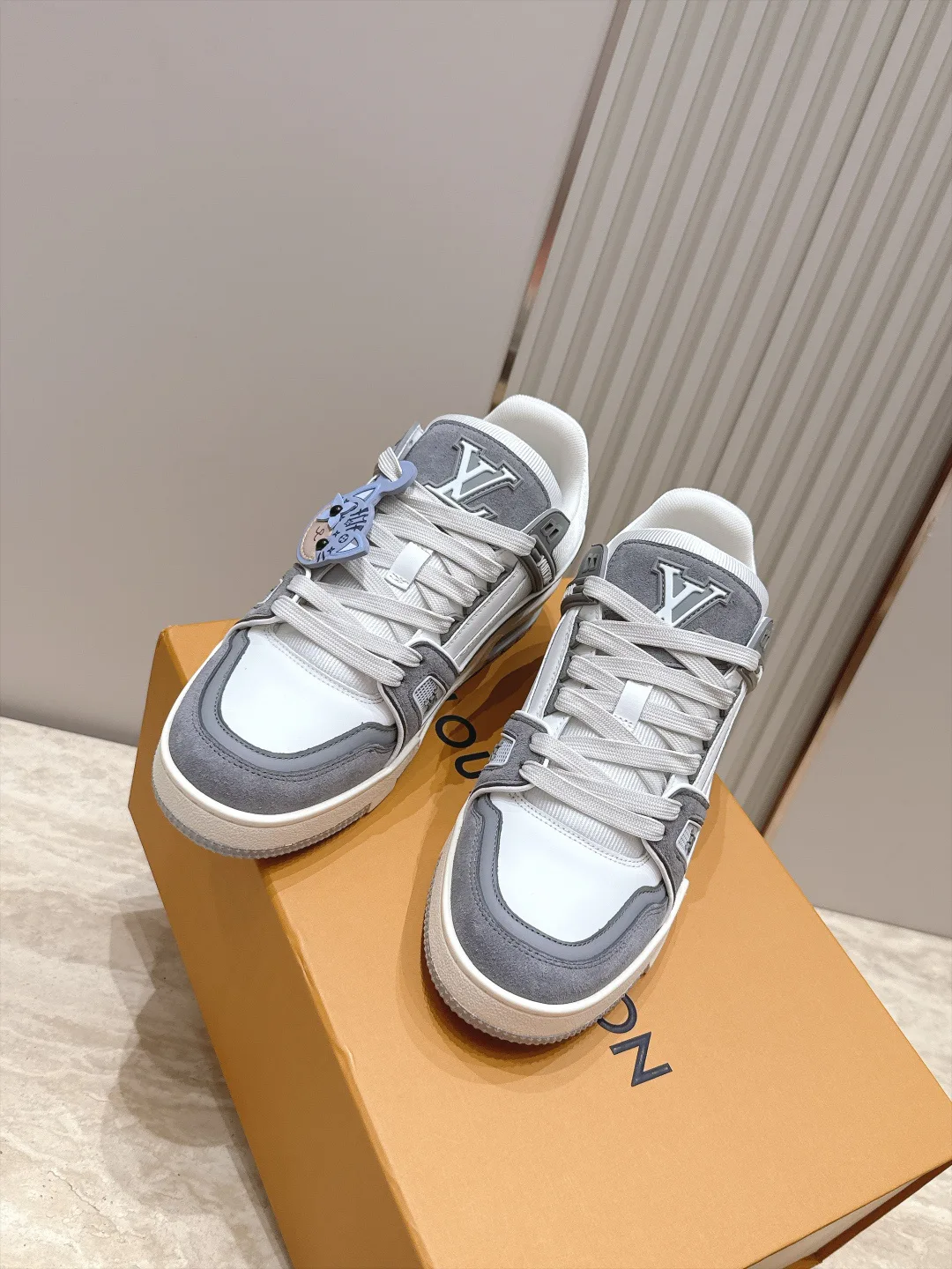 Women's Sneakers LOUIS VUITTON 17866559
