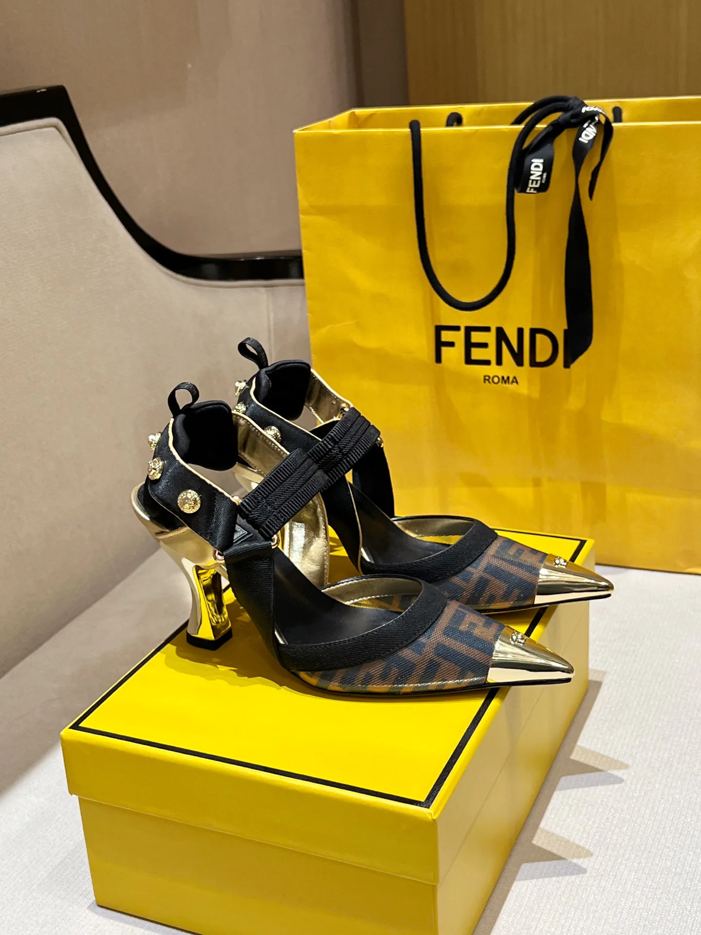 Women's Heels VERSACE 17392040