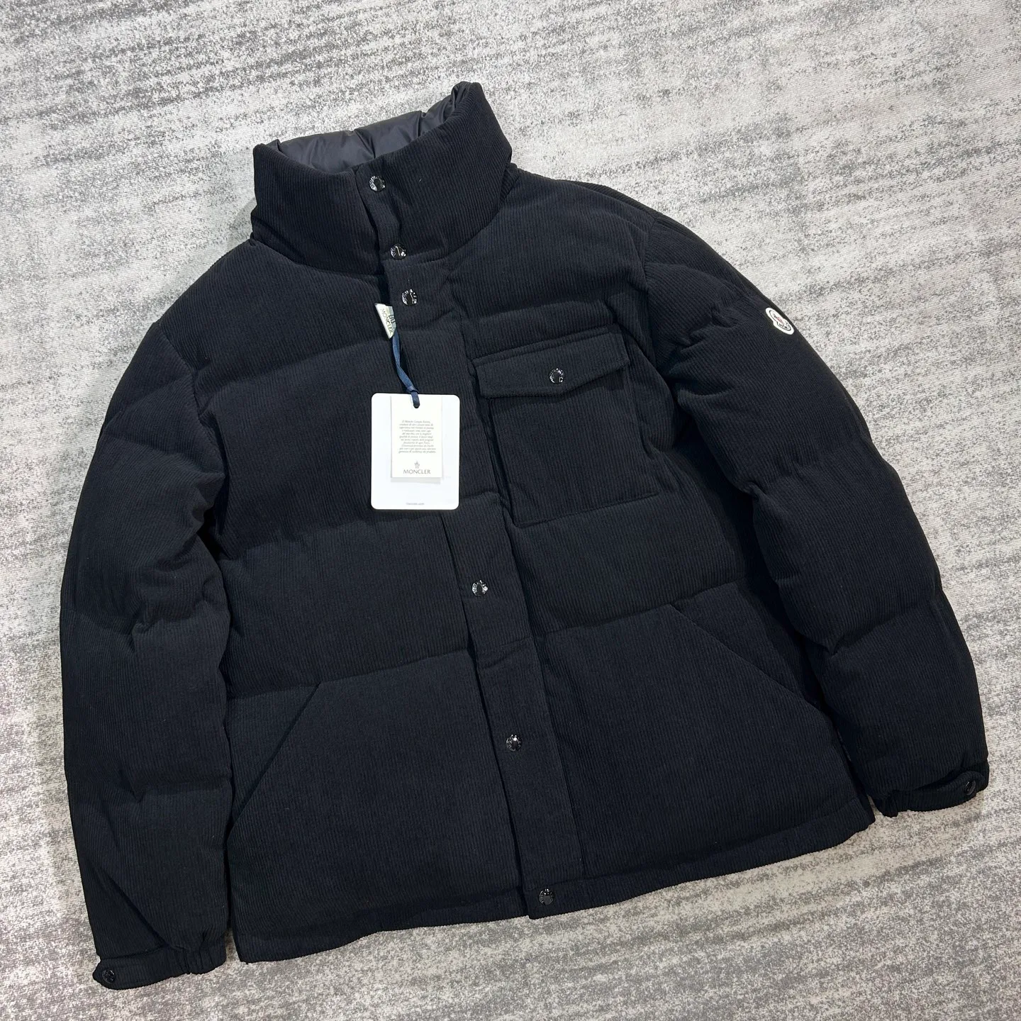 Women's Jackets And Down Jackets MONCLER 18205265