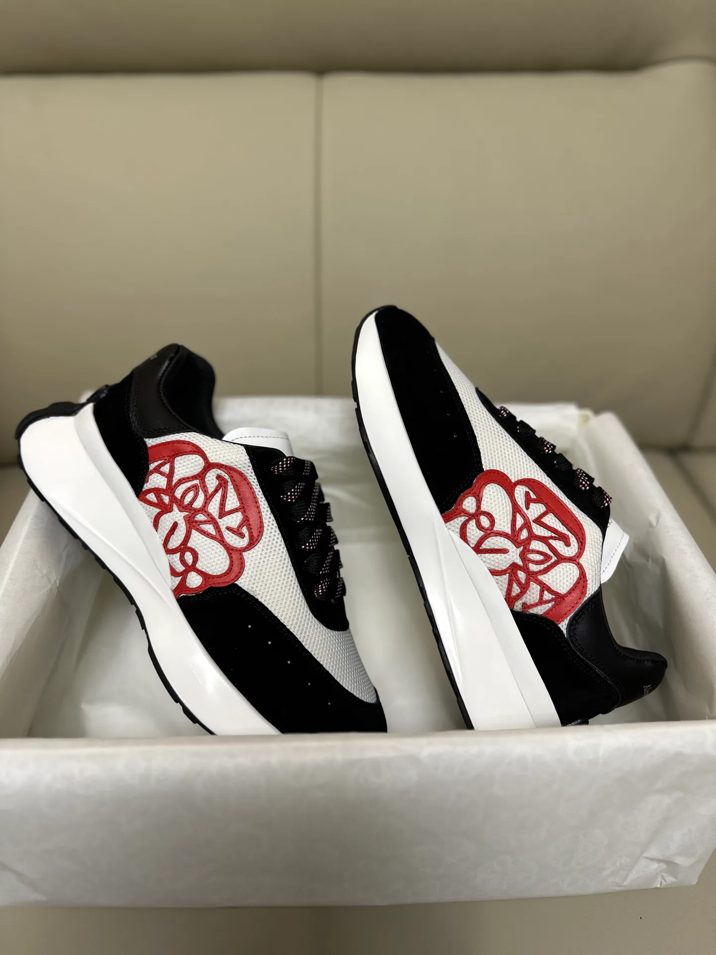 Кроссовки Женские Alexander Mcqueen 18616788