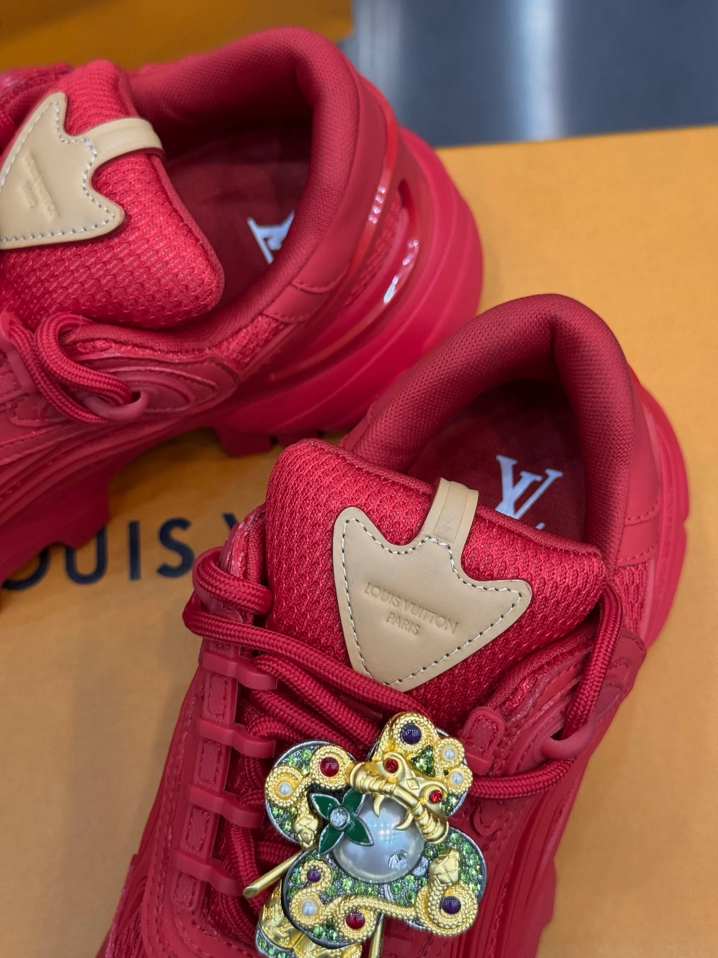 Women's Sneakers LOUIS VUITTON 18202599