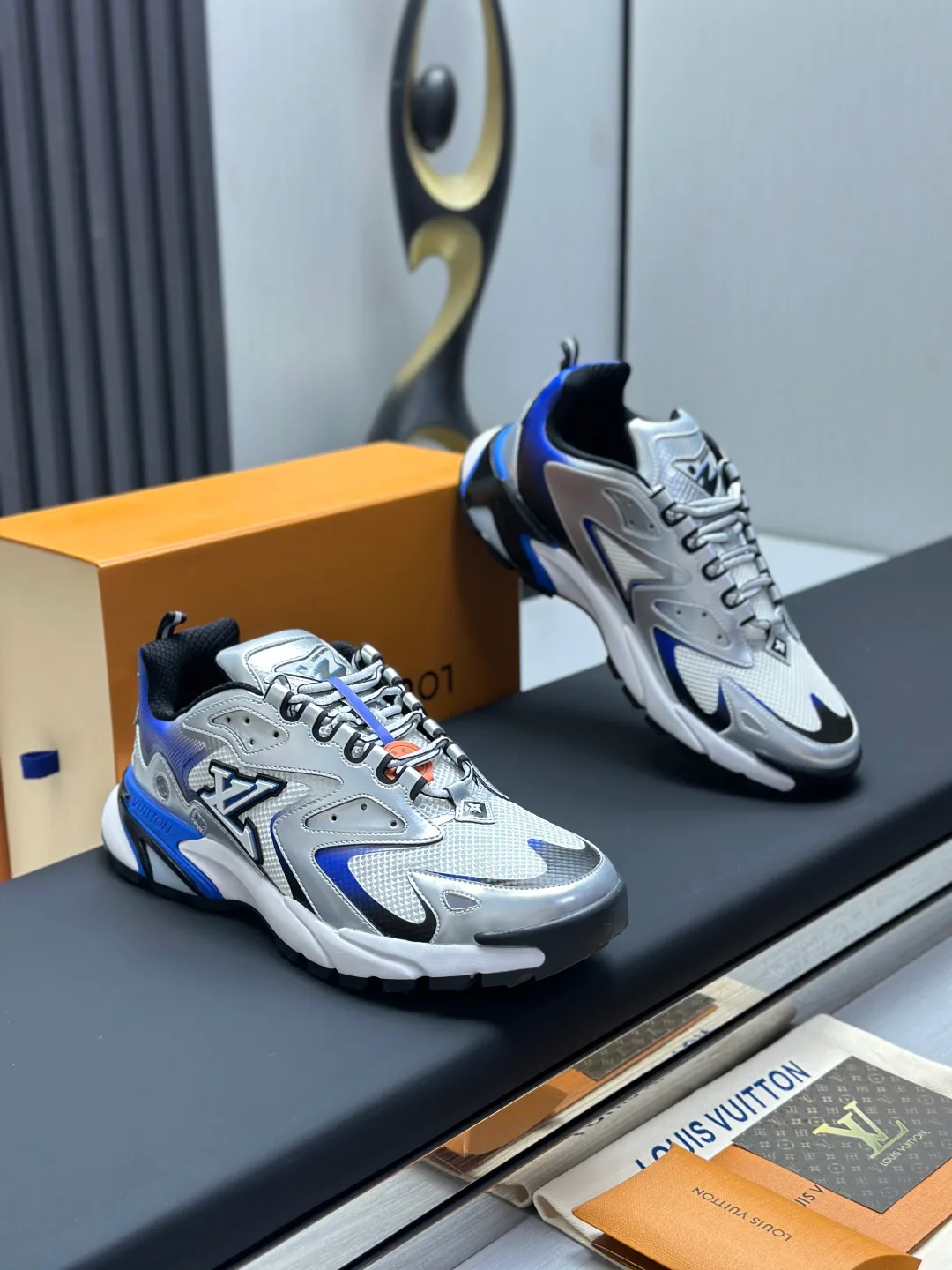 Women's Sneakers LOUIS VUITTON 18211988