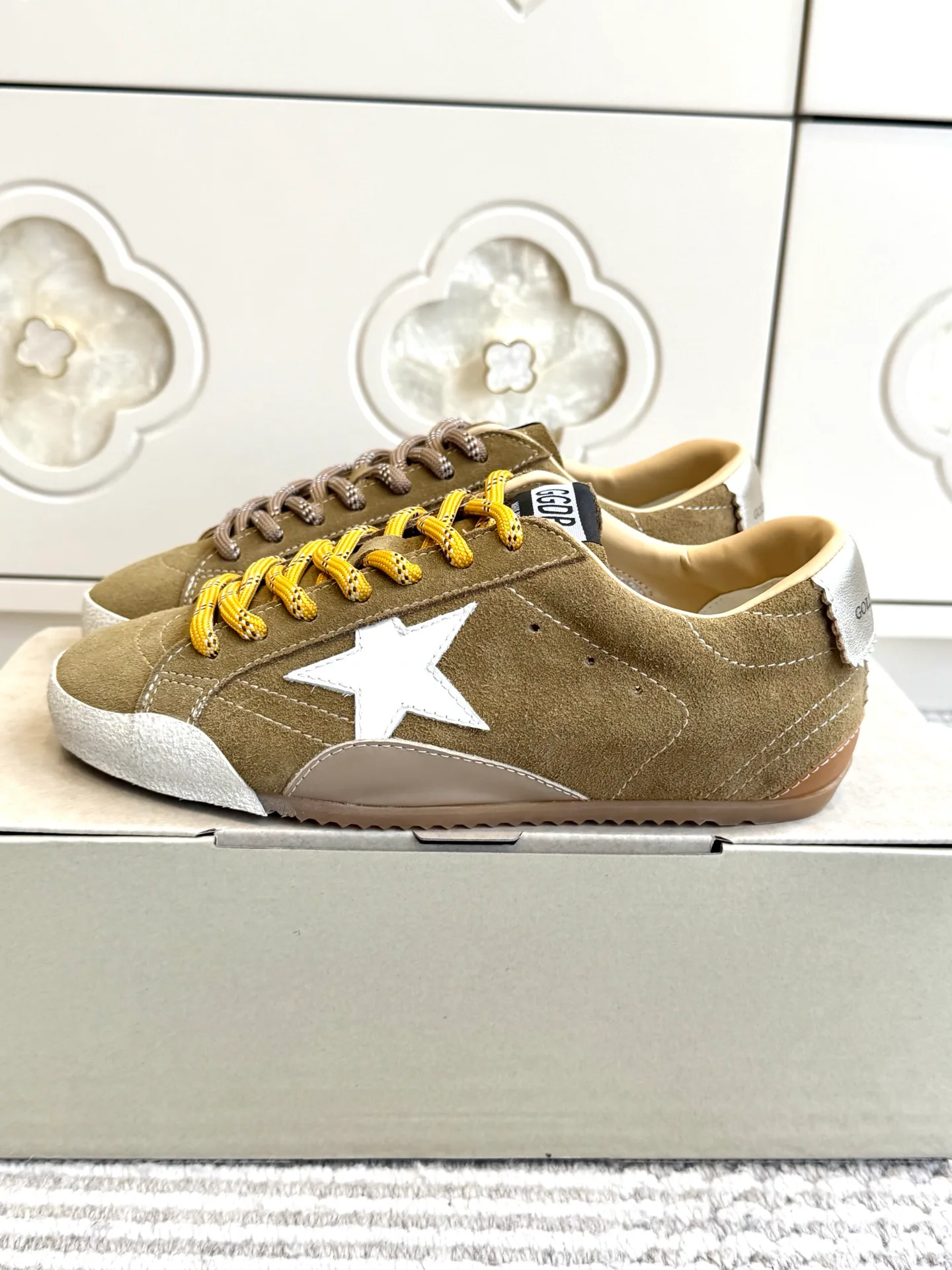 Women's Sneakers GOLDEN GOOSE 18360512