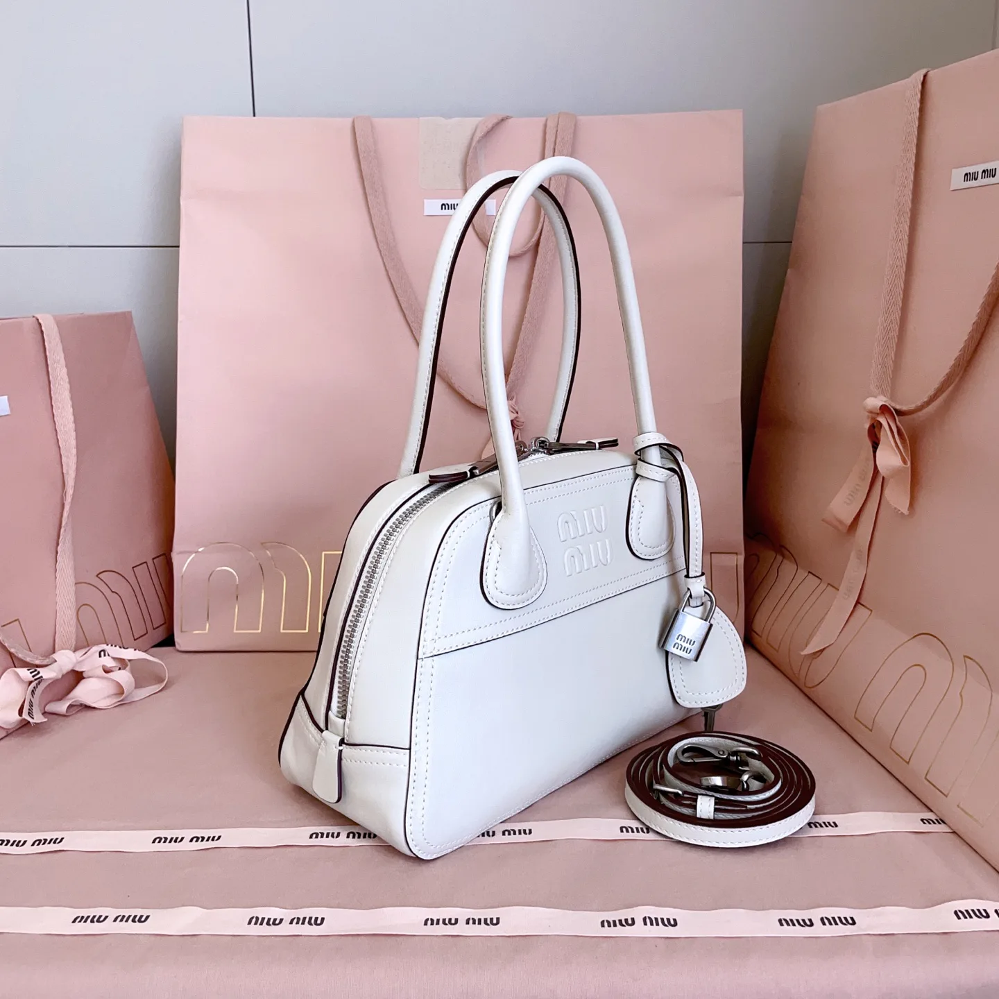 Классические Сумки Женские Miu Miu 18602455