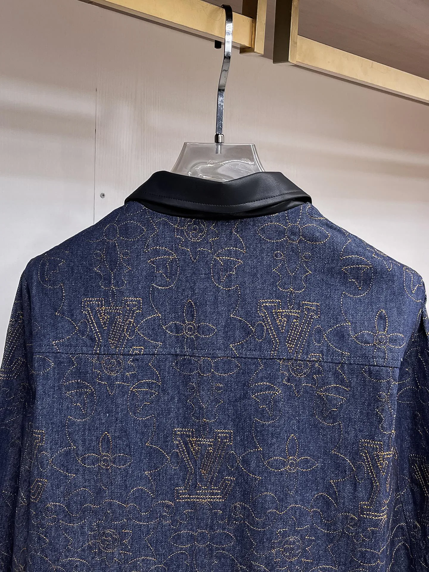 Men's Jackets And Down Jackets LOUIS VUITTON 18197218