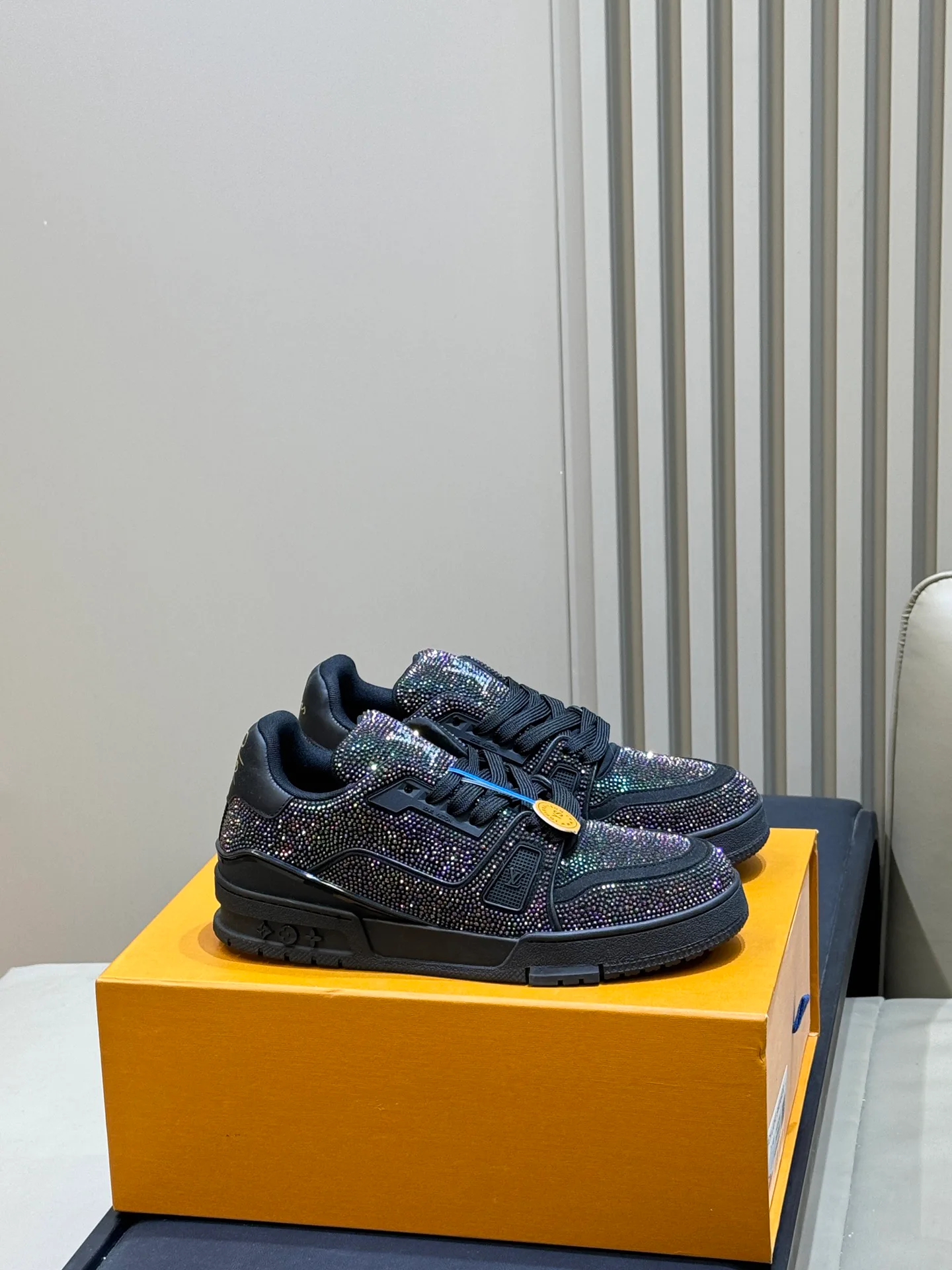 Women's Sneakers LOUIS VUITTON 18073561