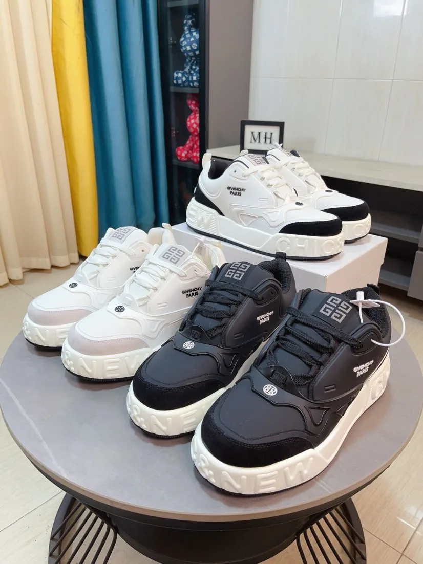 Women's Sneakers GIVENCHY 18211926