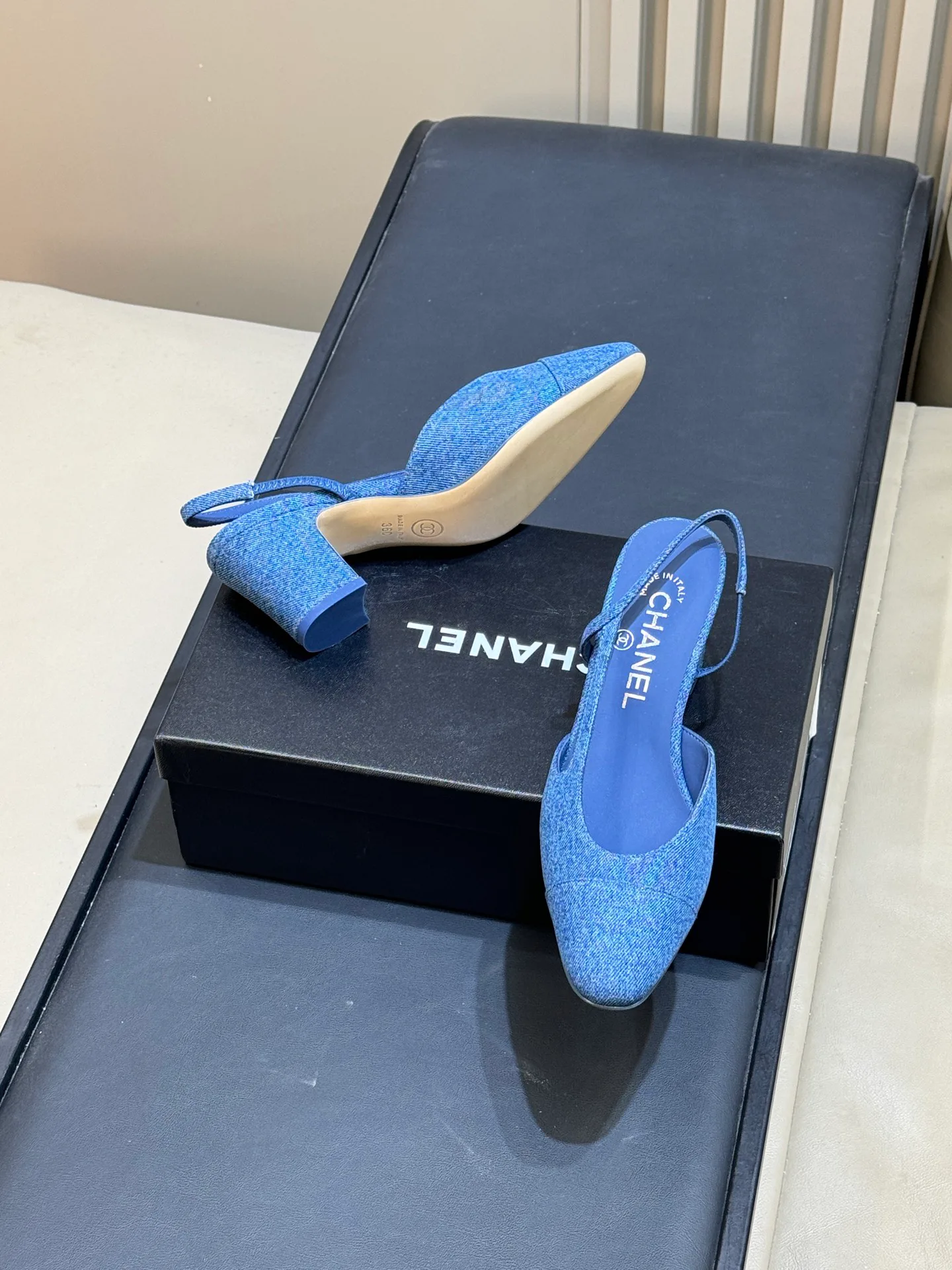 Women's Heels CHANEL 18073619