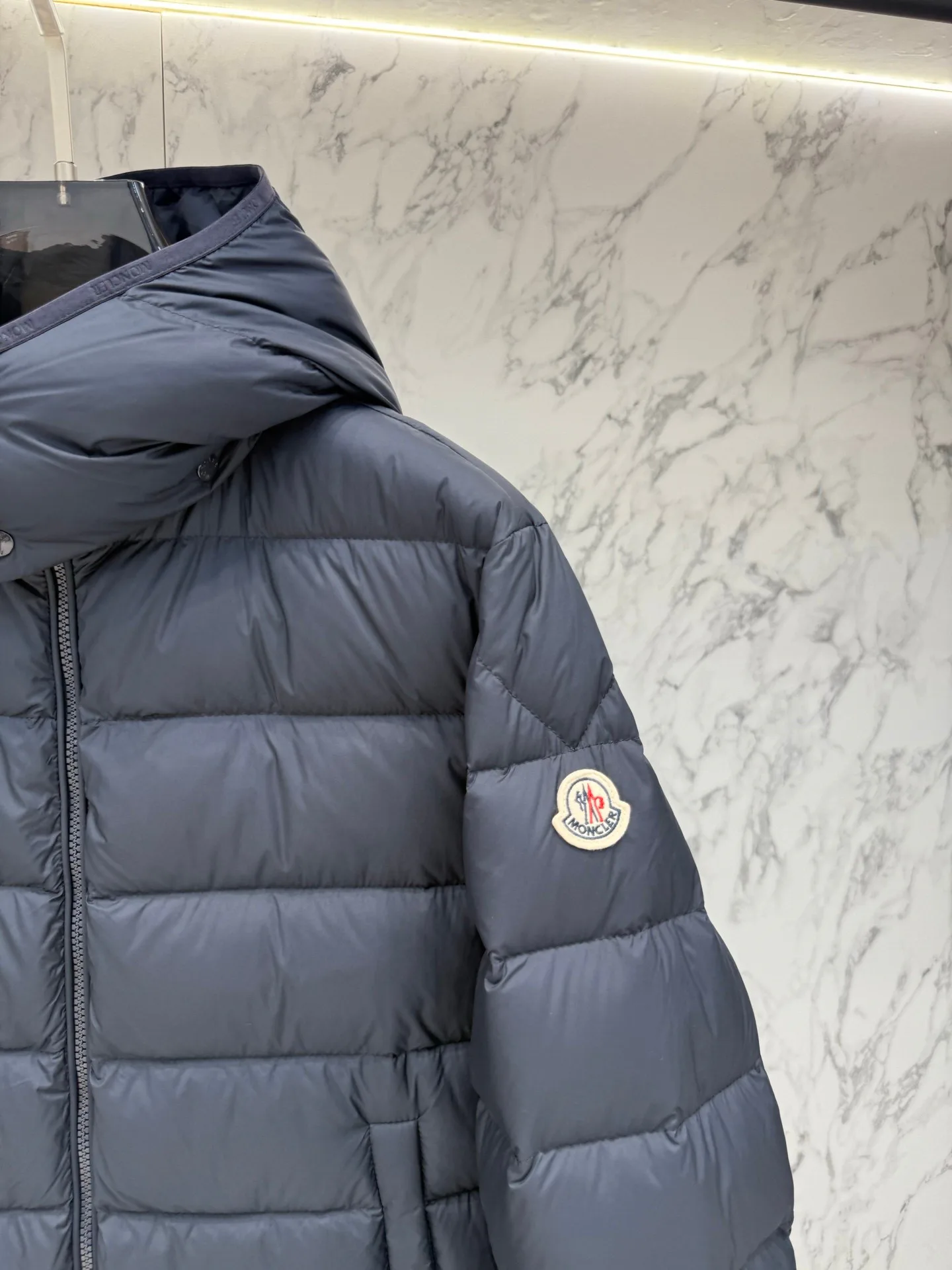 Women's Jackets And Down Jackets MONCLER 18129801