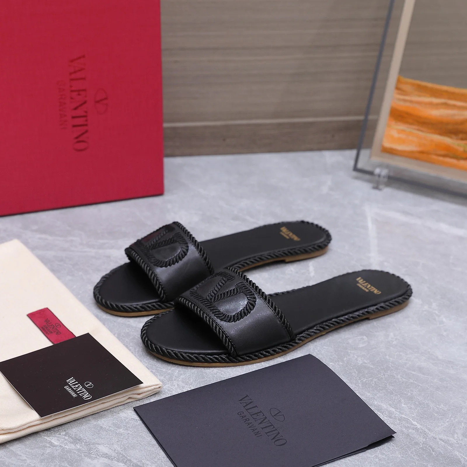 Women's Flip-Flops VALENTINO 17224381