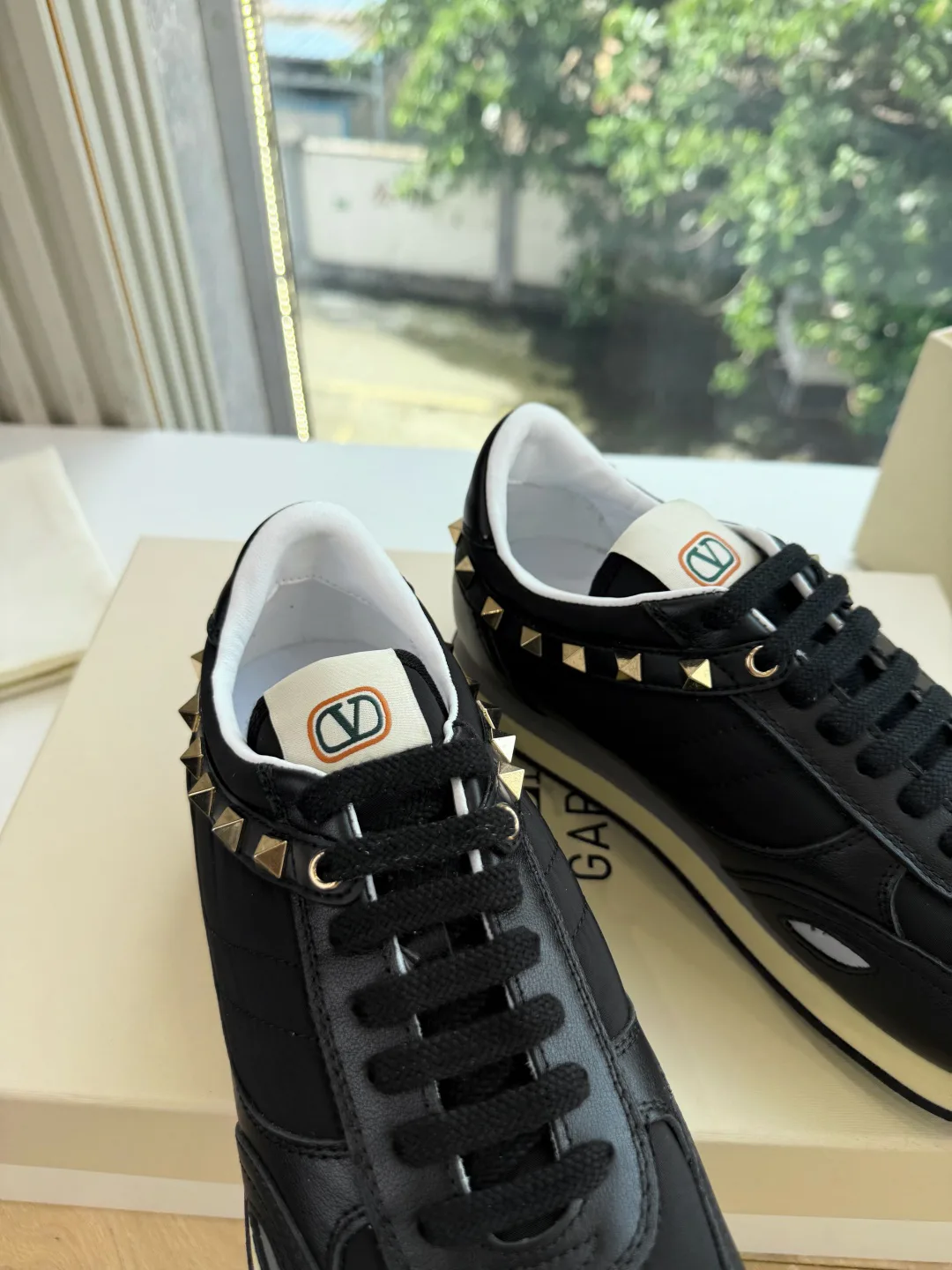Women's Sneakers VALENTINO 18053445