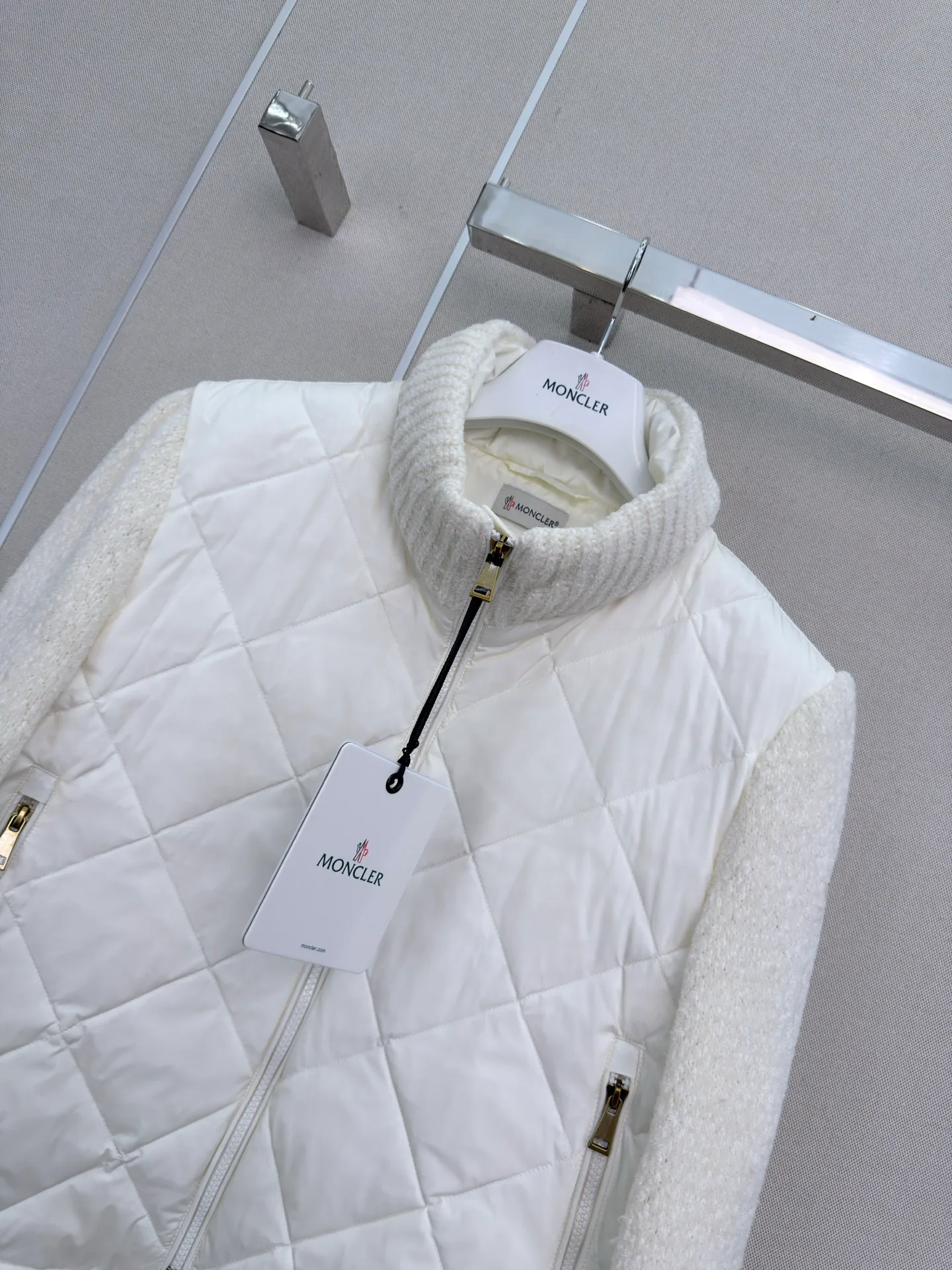 Women's Jackets And Down Jackets MONCLER 18203546