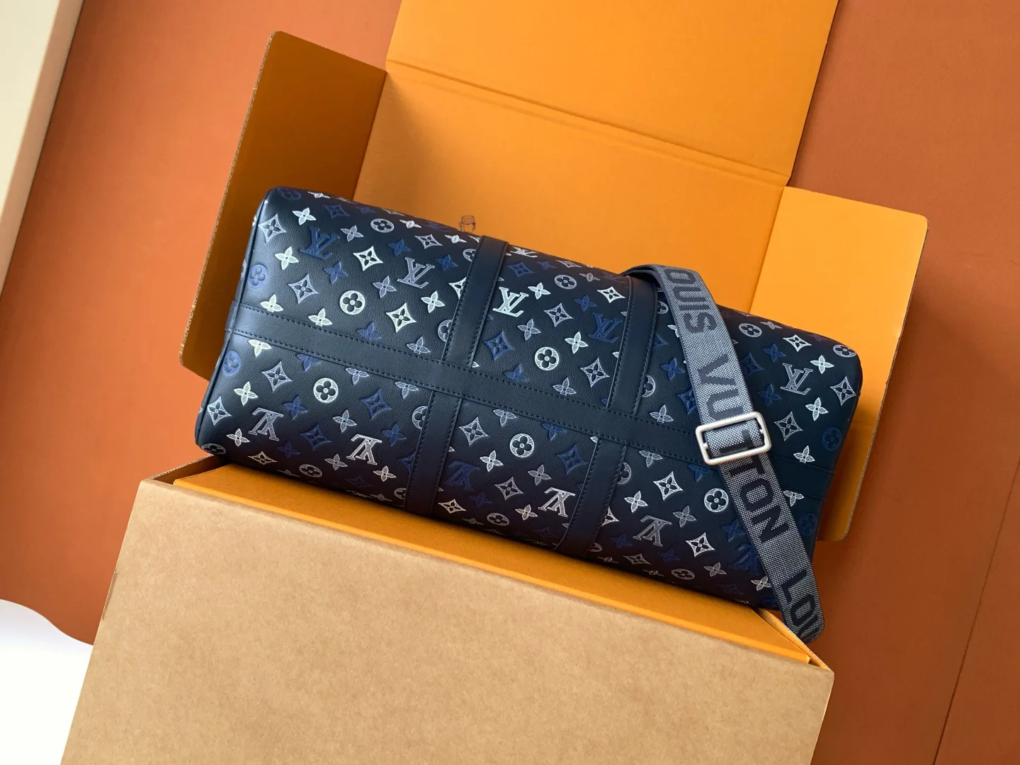 Women's Travel Bags LOUIS VUITTON 18521038