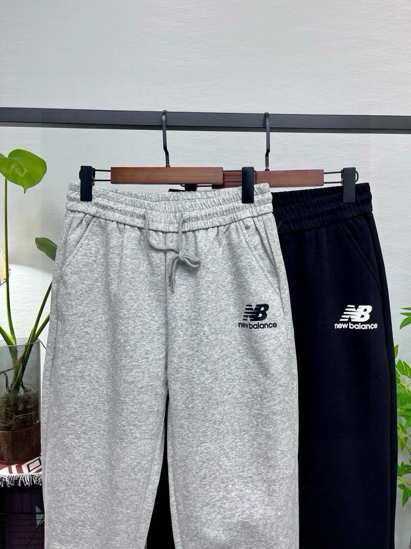 Men's Trousers NEW BALANCE 18068873