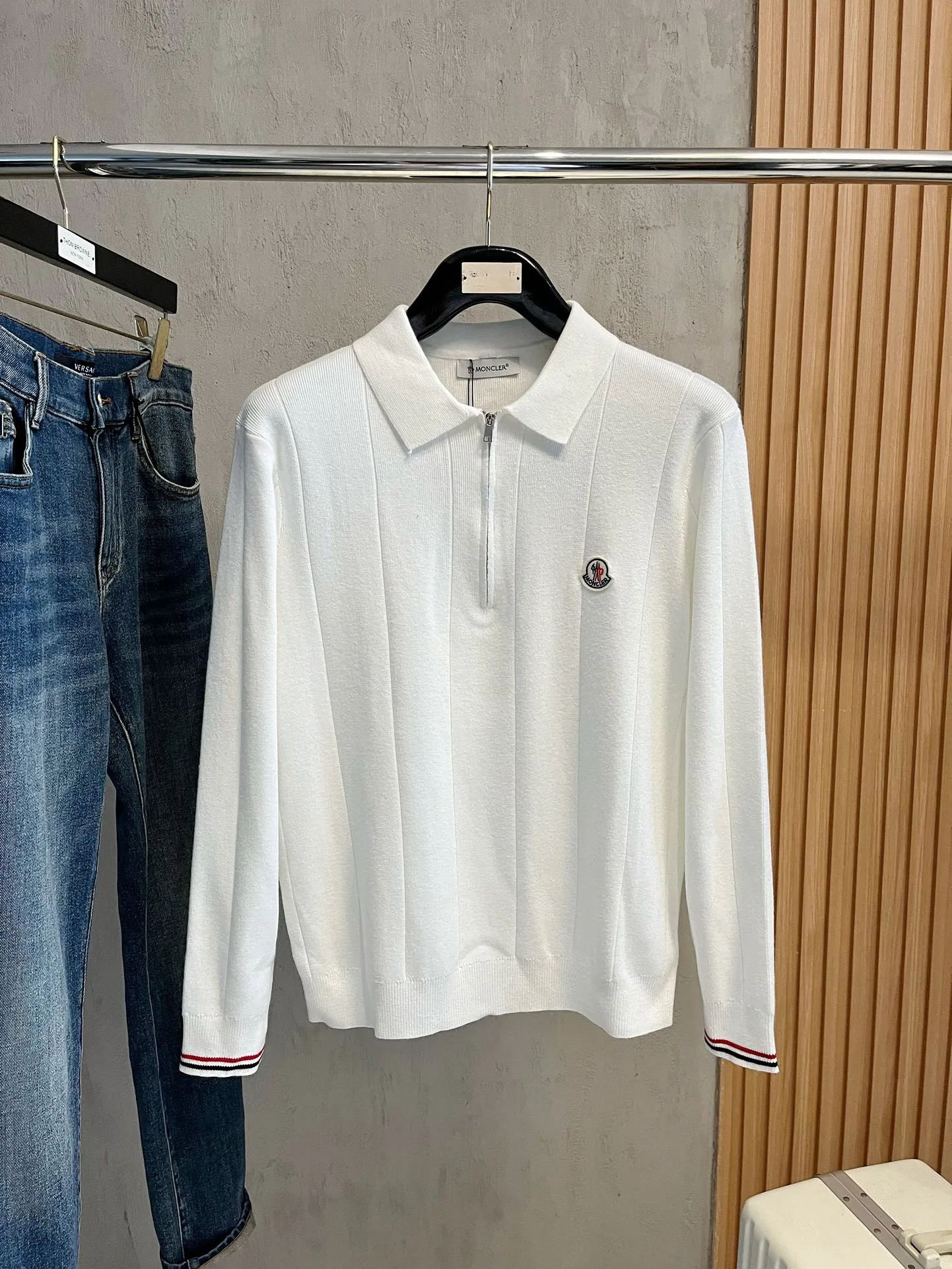 Men's Jumpers And Sweaters MONCLER 18098138