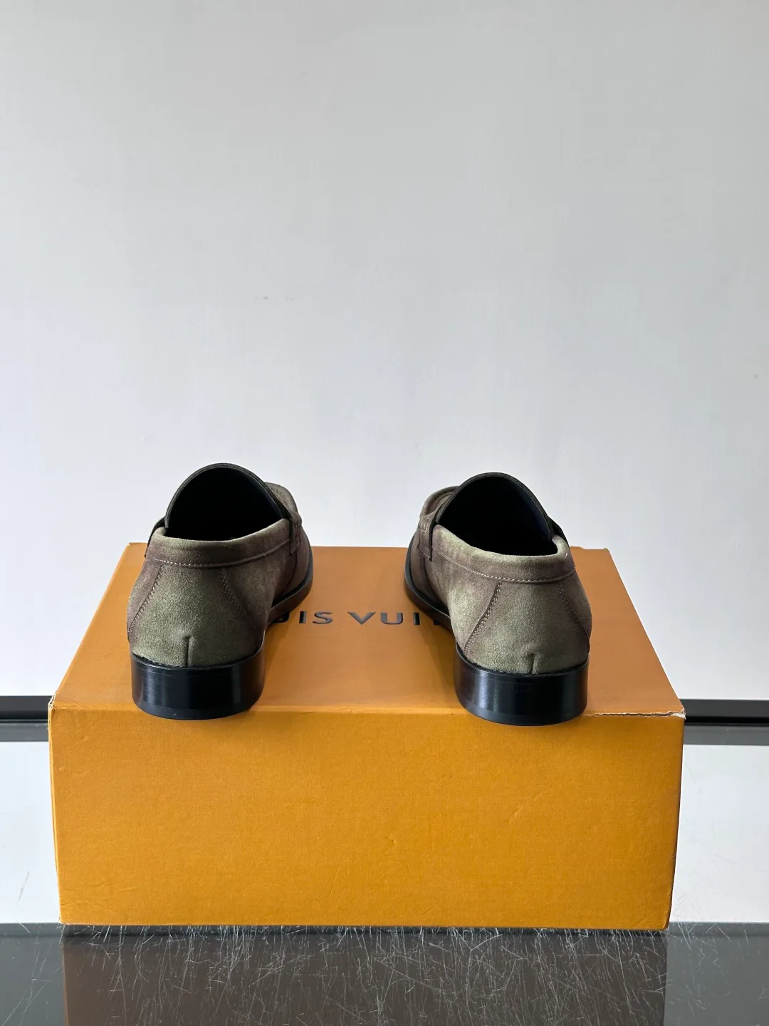 Men's Loafers And Dress Shoes LOUIS VUITTON 18101962