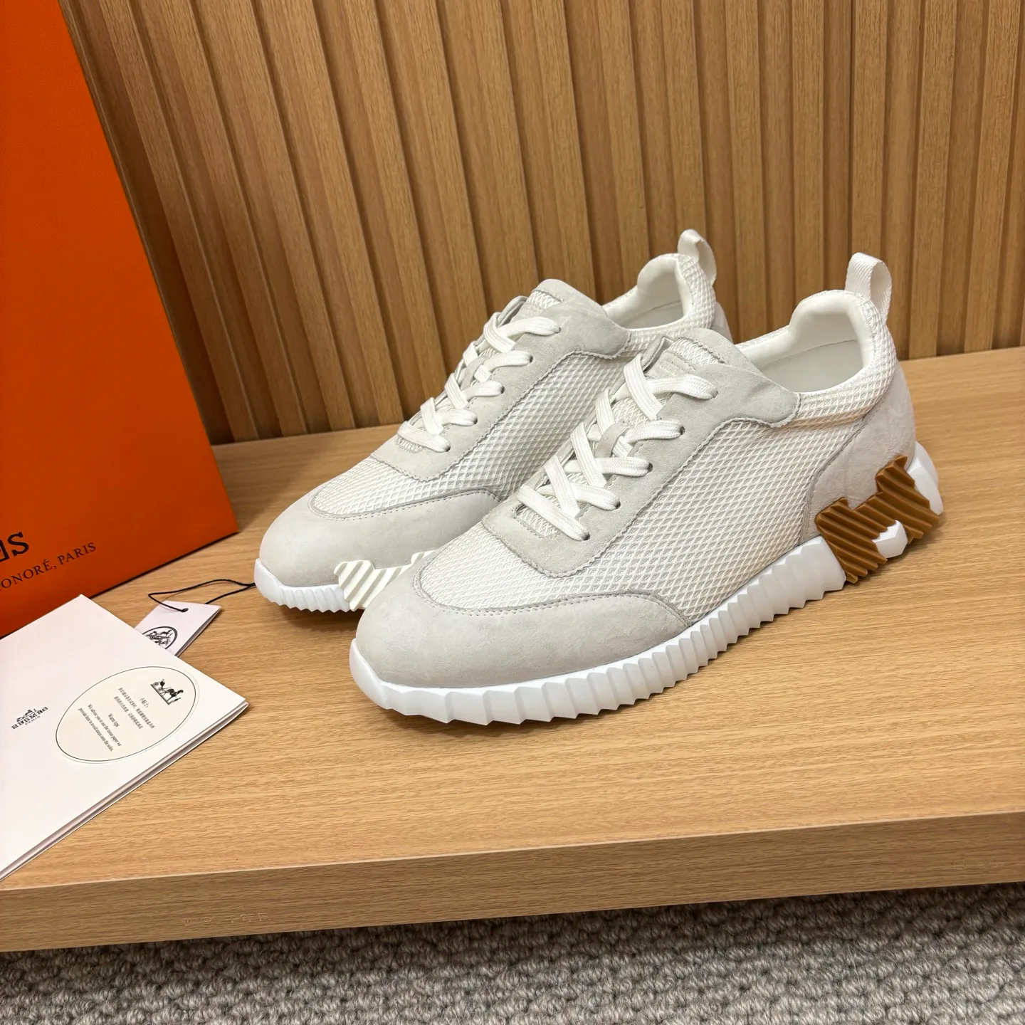 Women's Sneakers LOUIS VUITTON 18438921