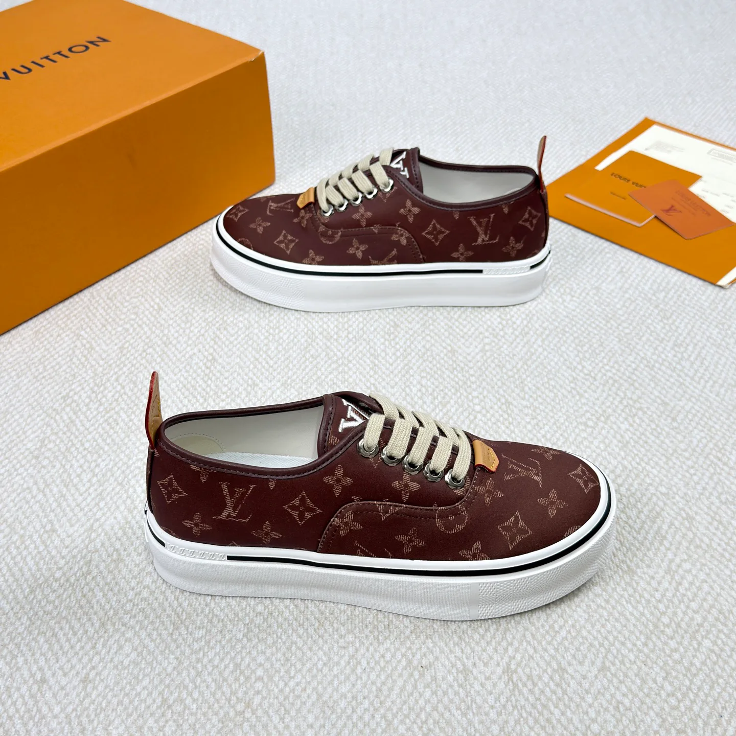 Men's Sneakers LOUIS VUITTON 18365151