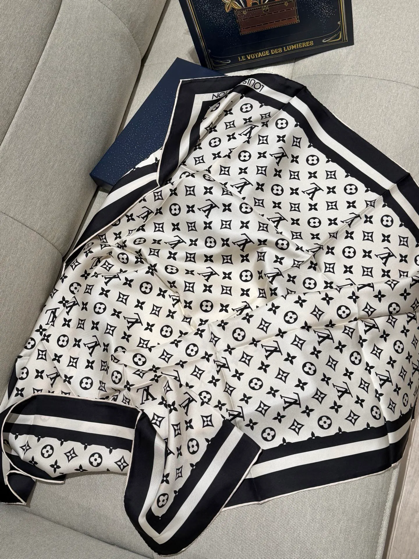 Silk Scarves LOUIS VUITTON 17991404