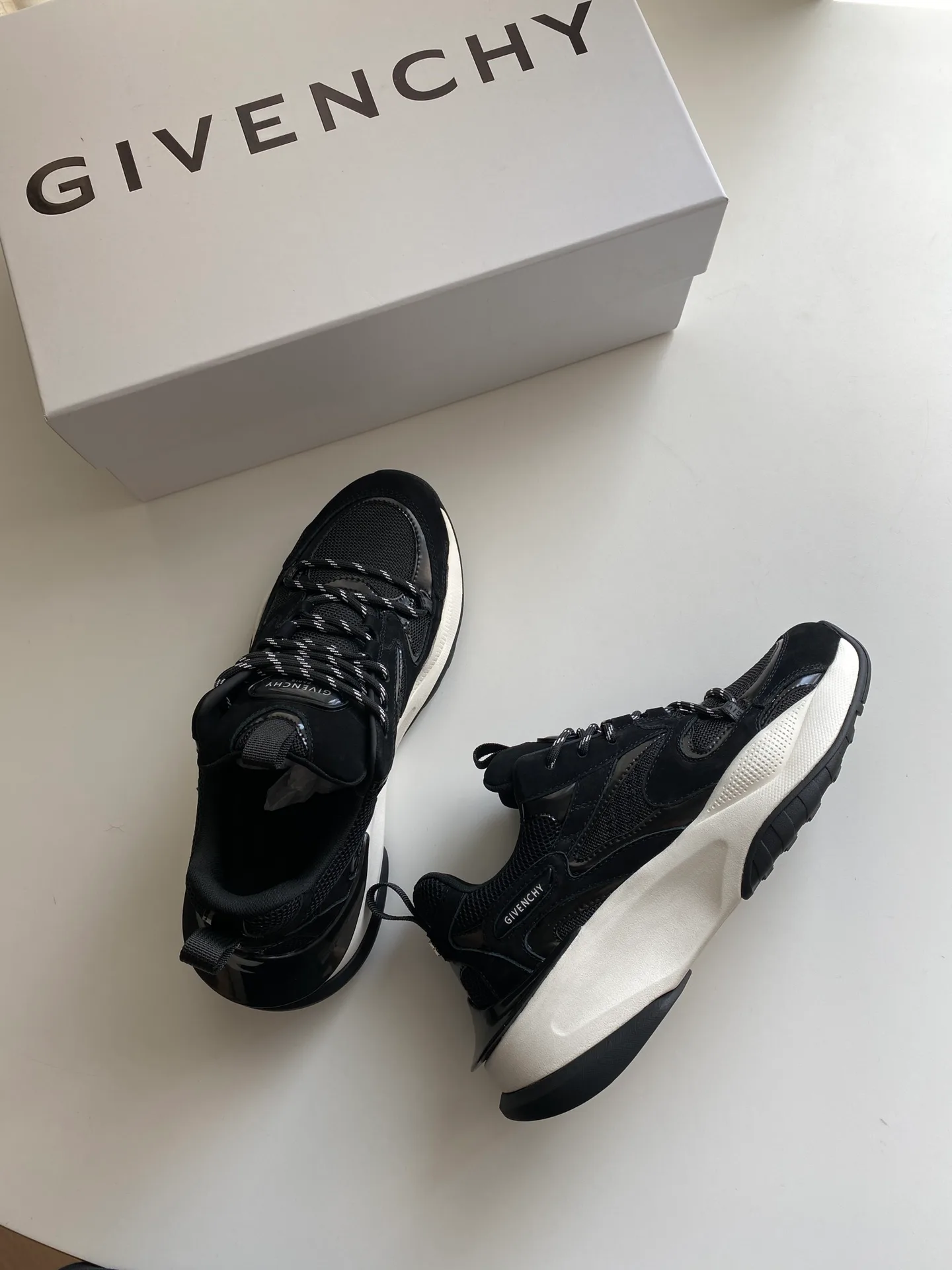 Men's Sneakers GIVENCHY 18417382