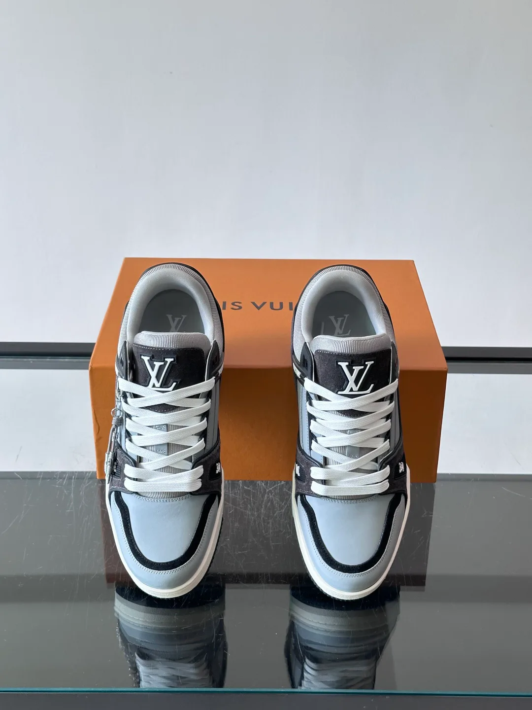 Women's Sneakers LOUIS VUITTON 17914079