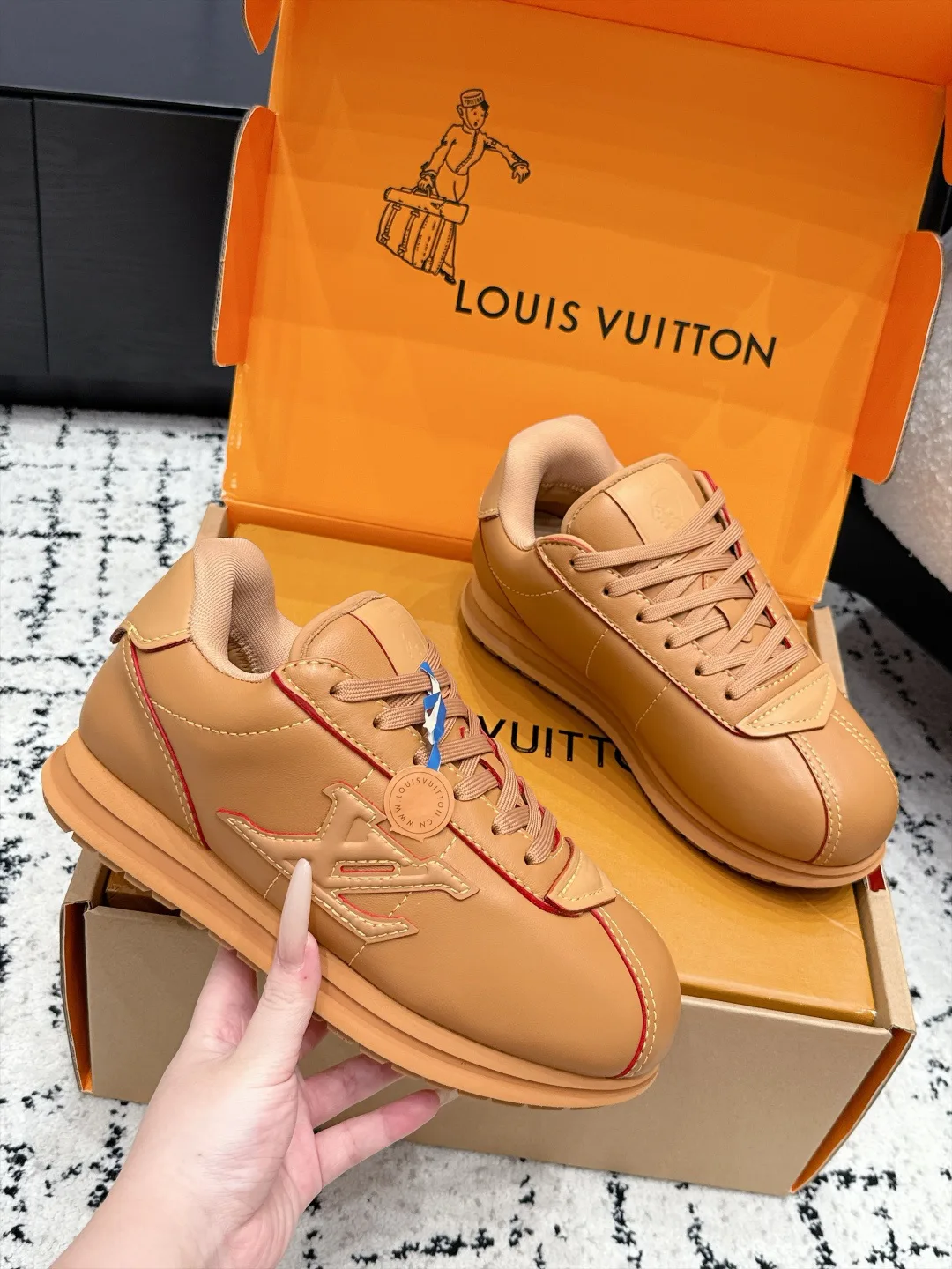 Women's Sneakers LOUIS VUITTON 18406489