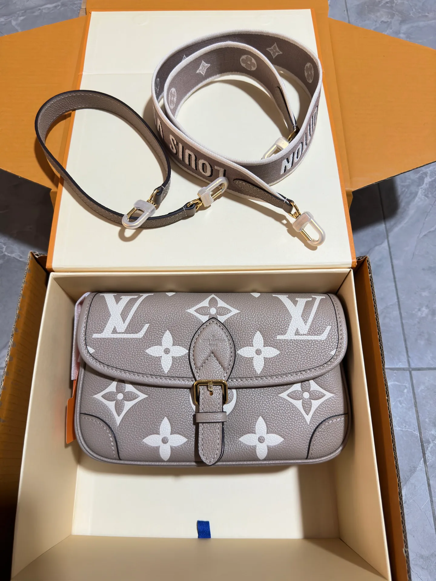 Women's Classic Handbags LOUIS VUITTON 16830633