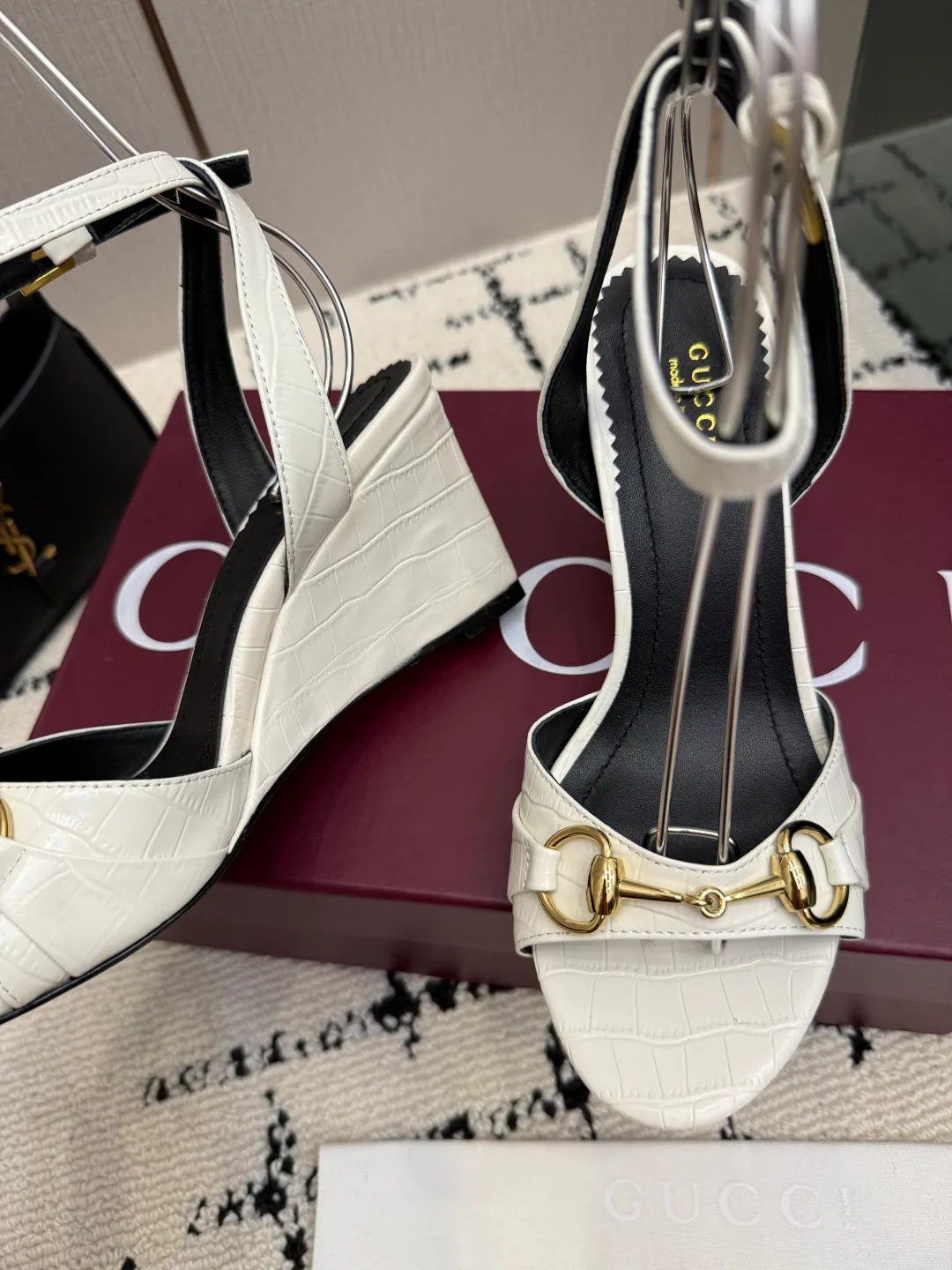 Women's Open-Toe Sandals GUCCI 18049070