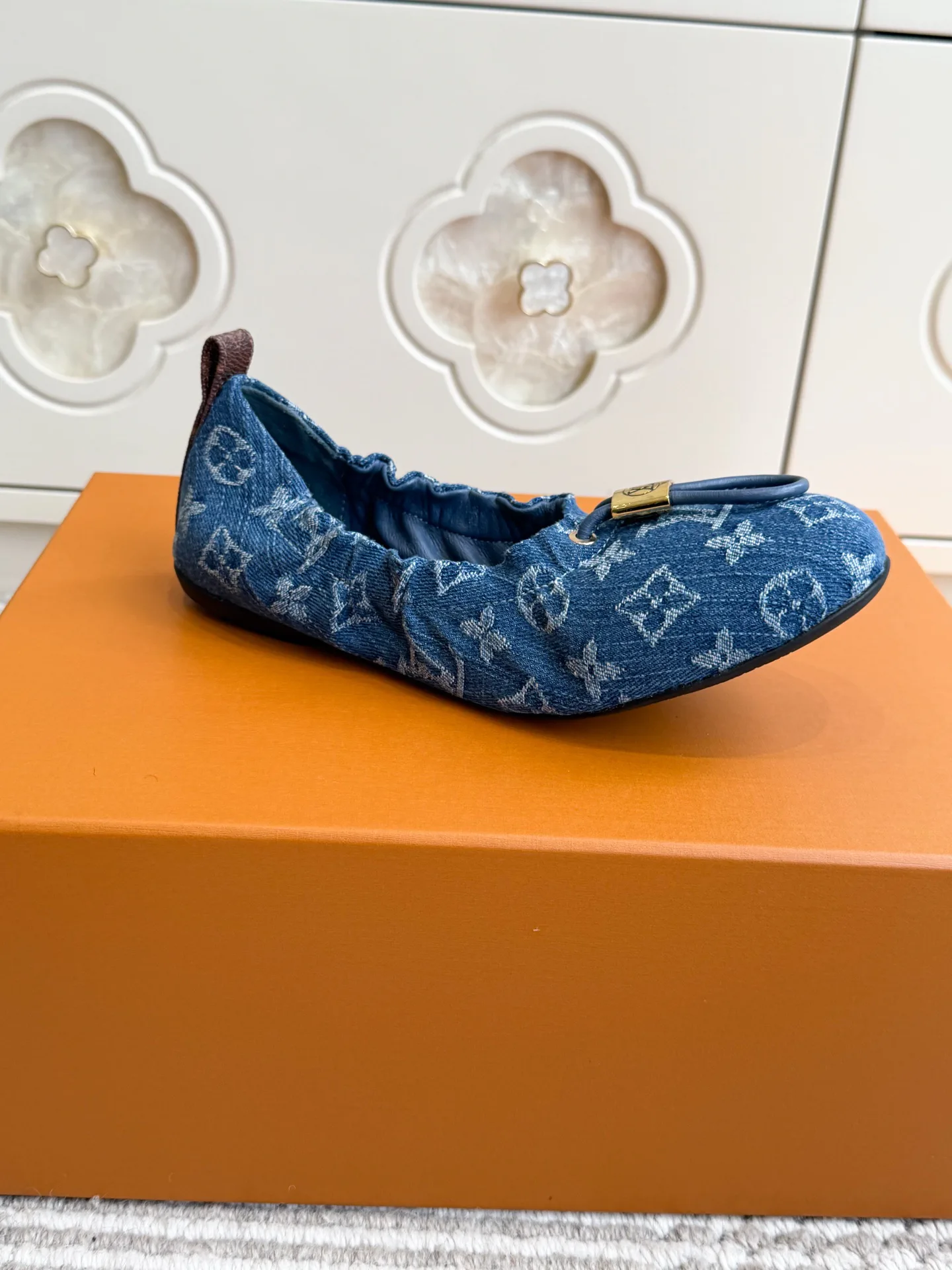 Women's Ballet Flats LOUIS VUITTON 18414279