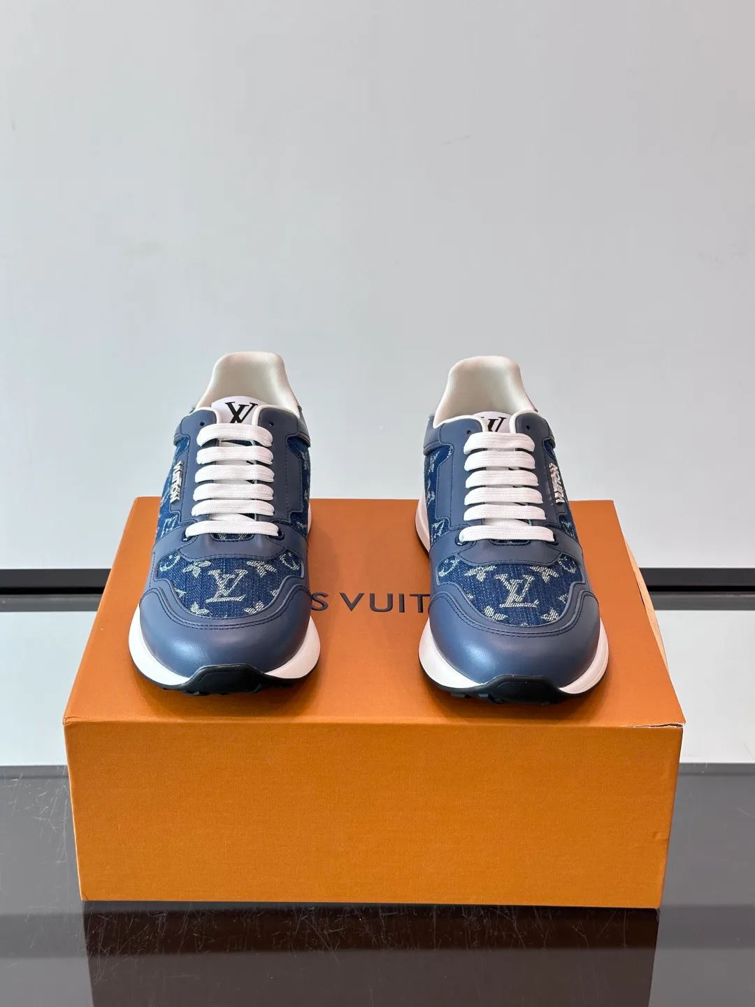 Men's Sneakers LOUIS VUITTON 18400561
