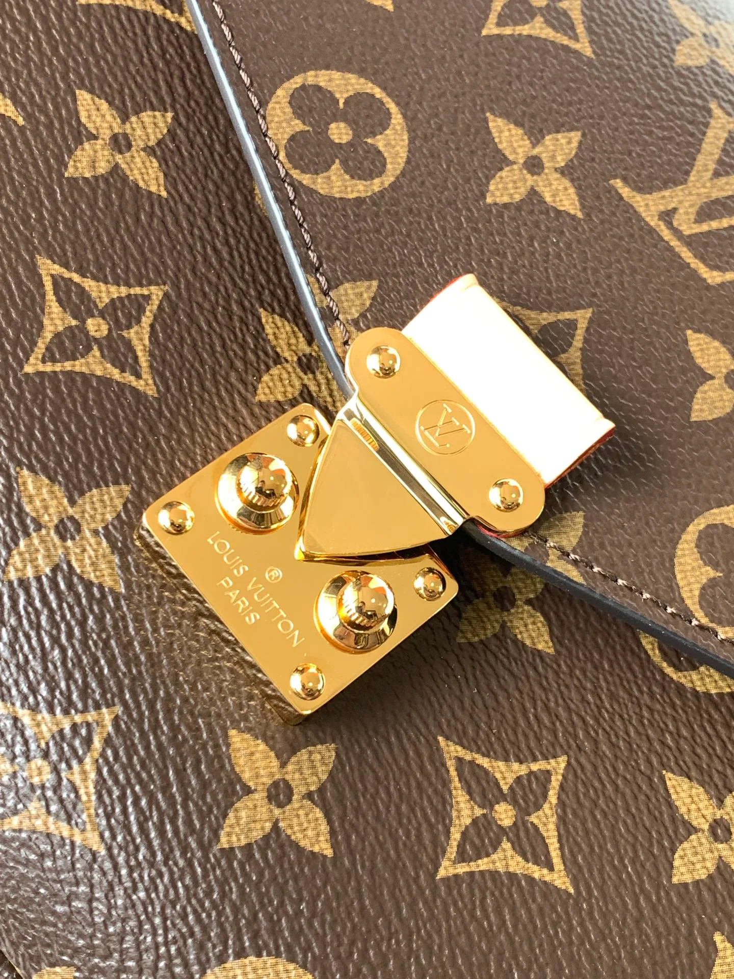 Women's Classic Handbags LOUIS VUITTON 18260498