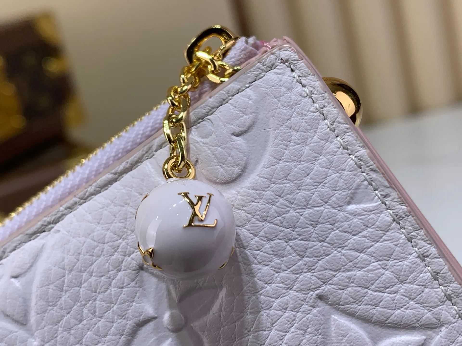 Women's Clutches LOUIS VUITTON 17499374