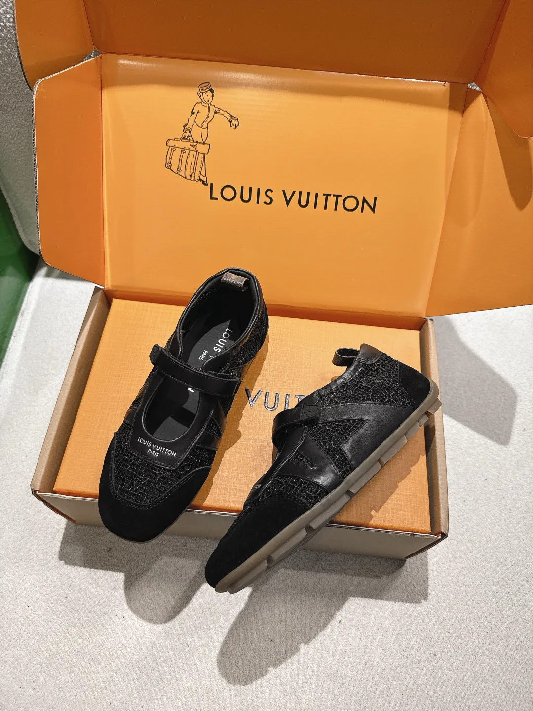 Women's Sneakers LOUIS VUITTON 18152831