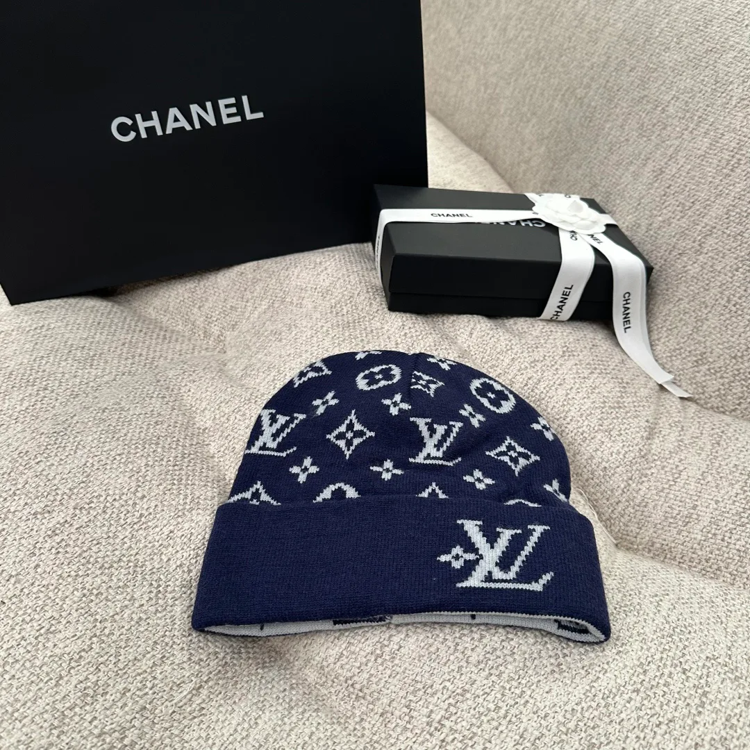 Hats LOUIS VUITTON 18074889
