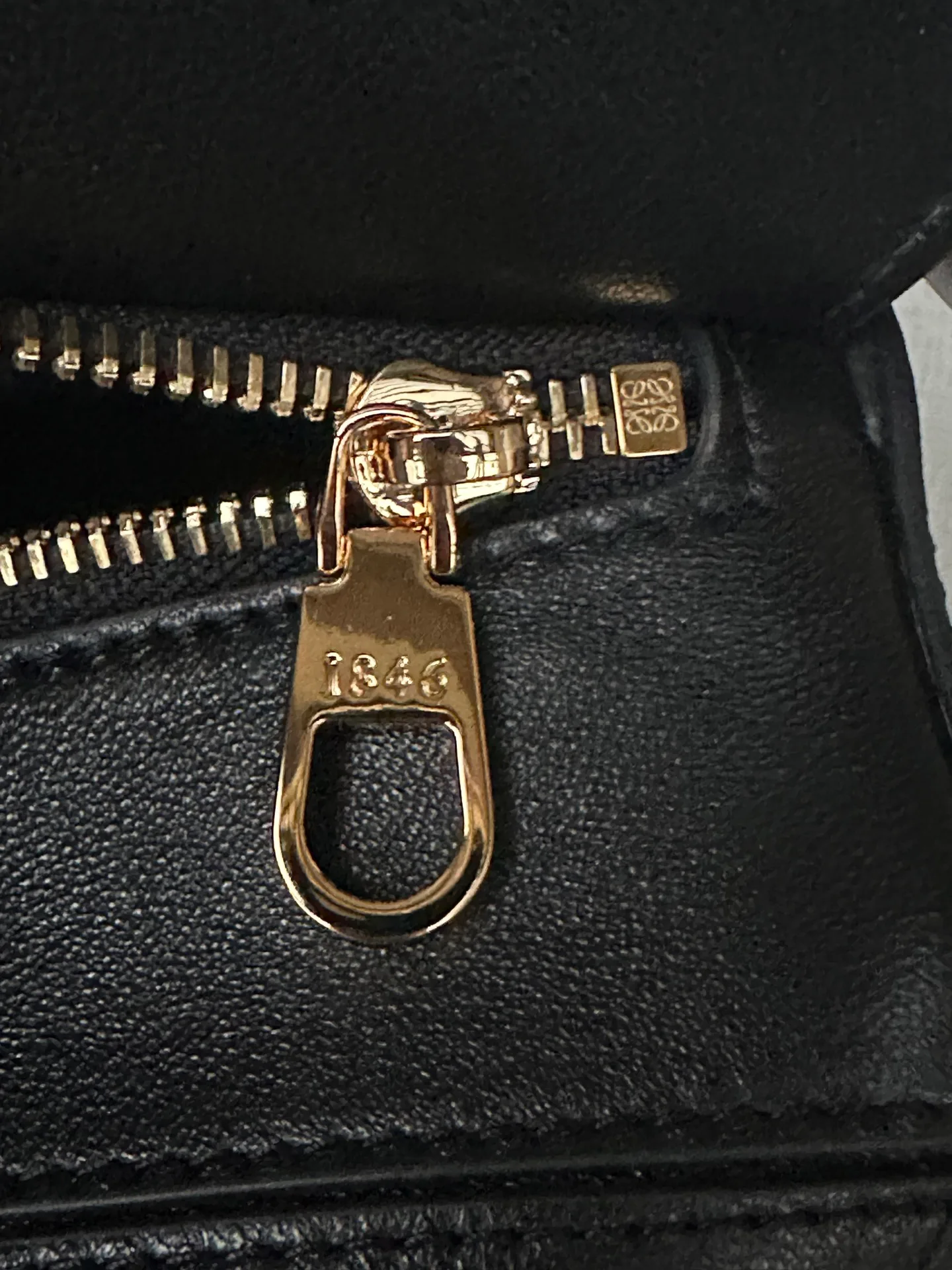 Women's Classic Handbags LOEWE 17943396
