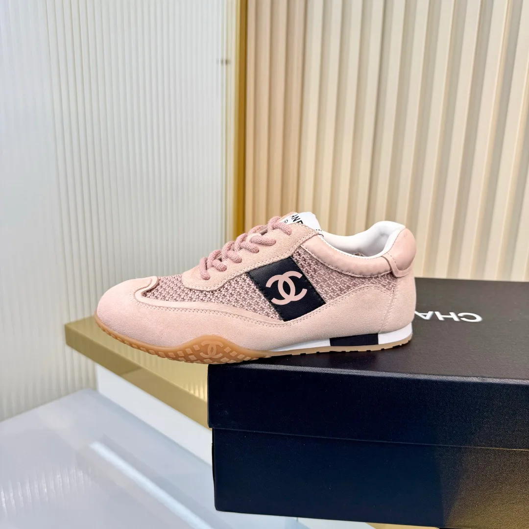 Women's Sneakers CHANEL 18366993