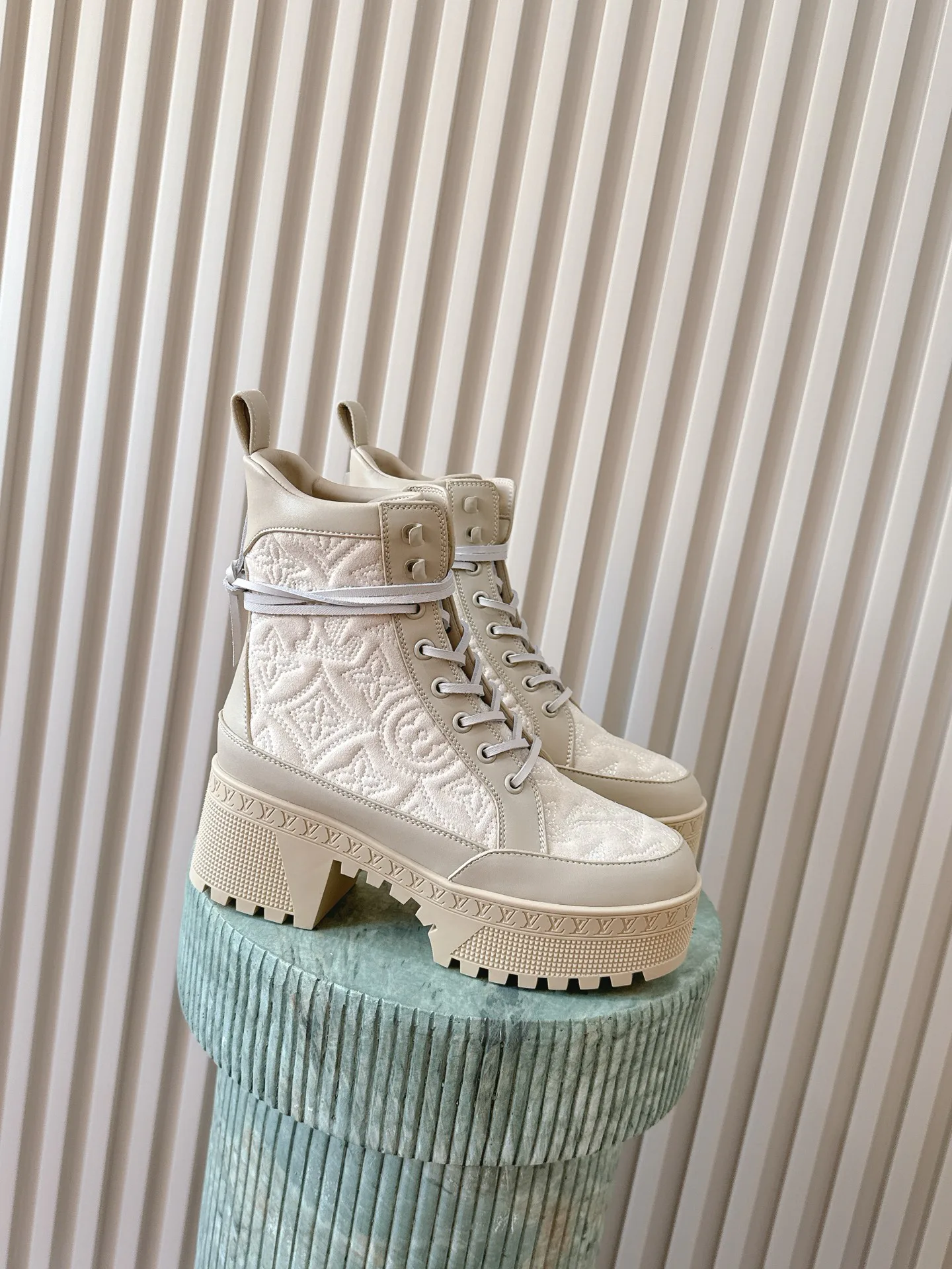 Ботинки Женские Louis Vuitton 18649855