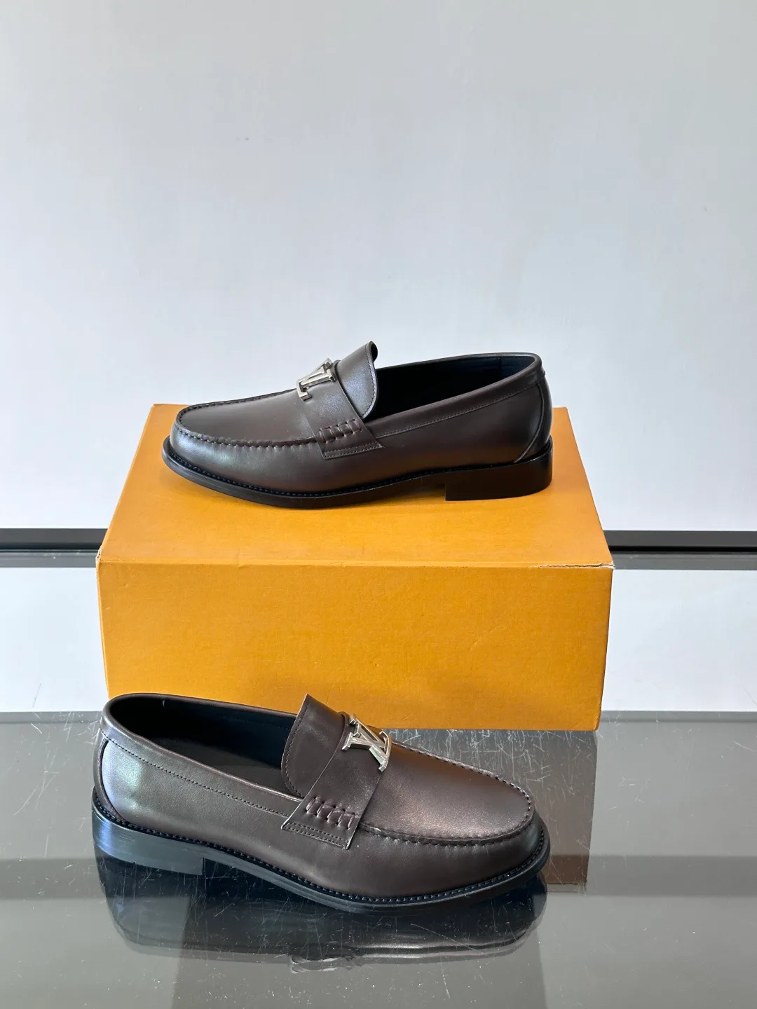 Men's Loafers And Dress Shoes LOUIS VUITTON 18169696