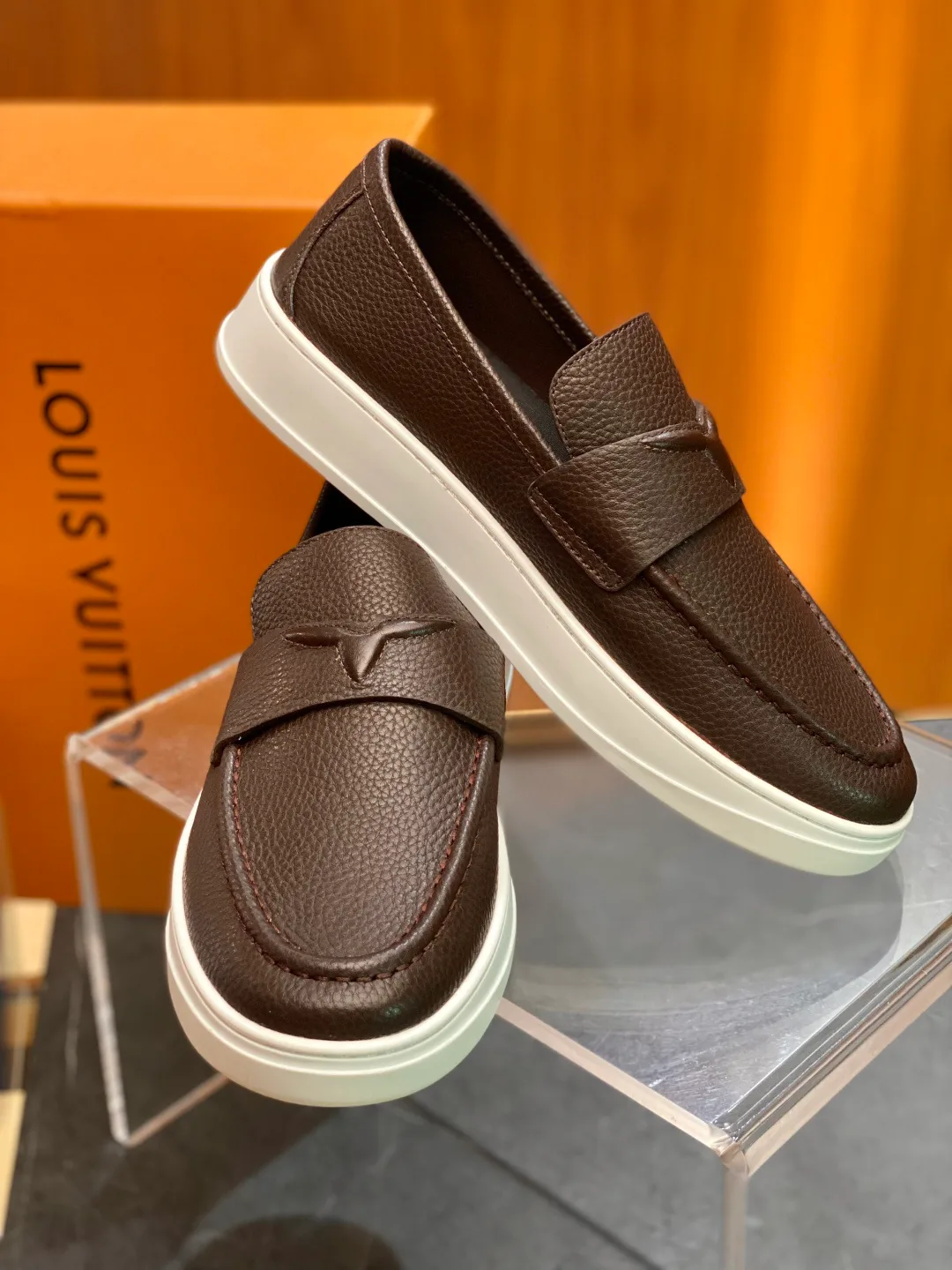Women's Loafers And Moccasins LOUIS VUITTON 17932746