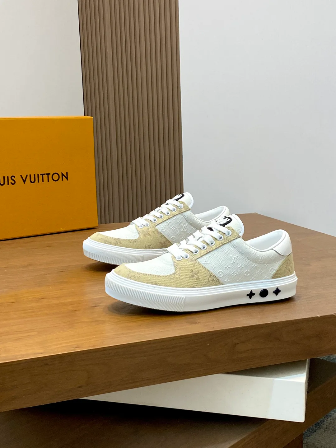 Men's Sneakers LOUIS VUITTON 17934209