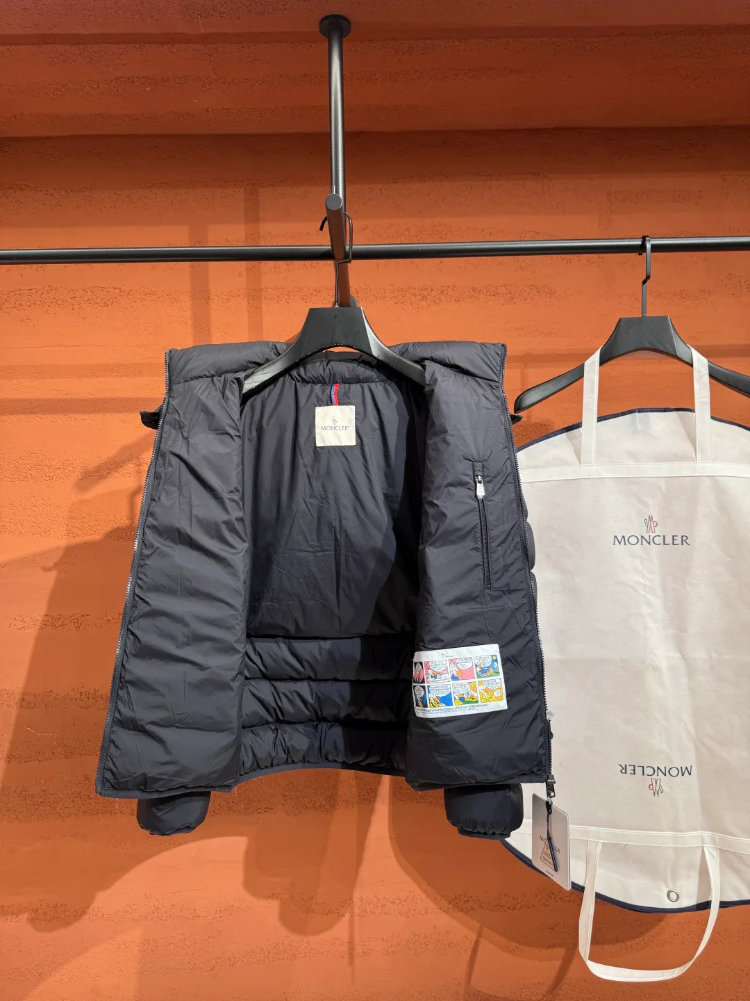 Men's Jackets And Down Jackets MONCLER 18047942